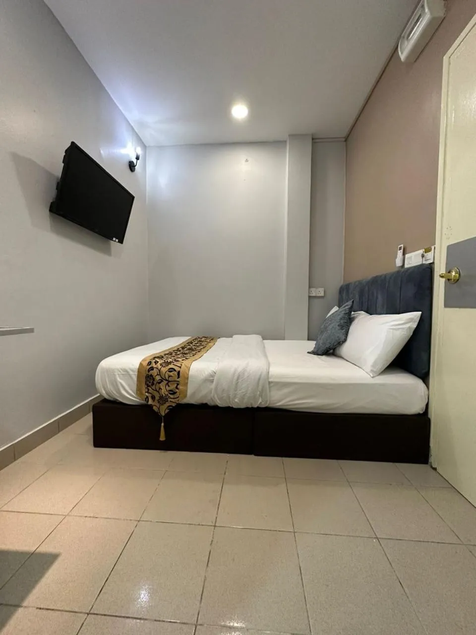 Bed in SS Grey House