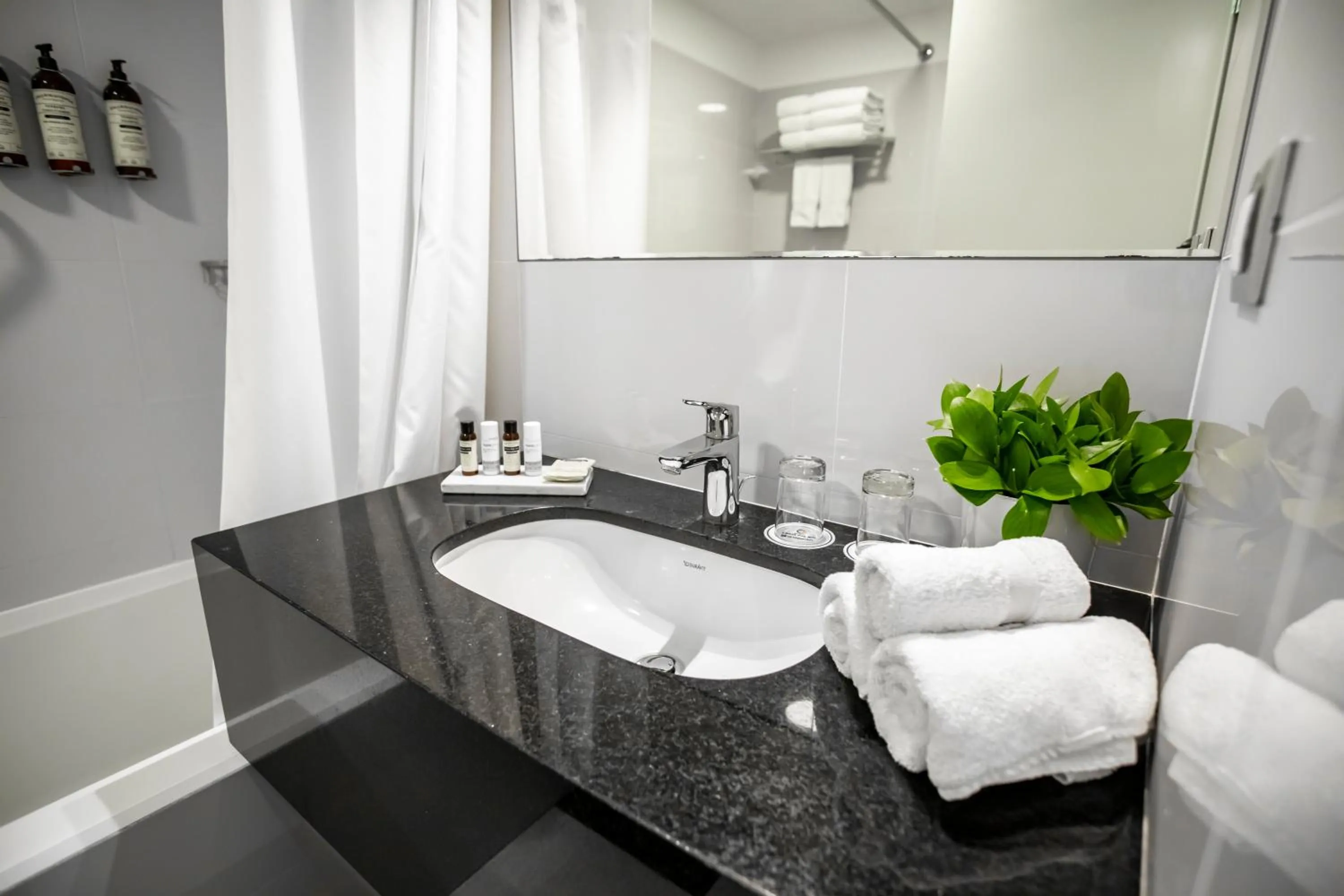 Bathroom in Wyndham Costa del Sol Lima City