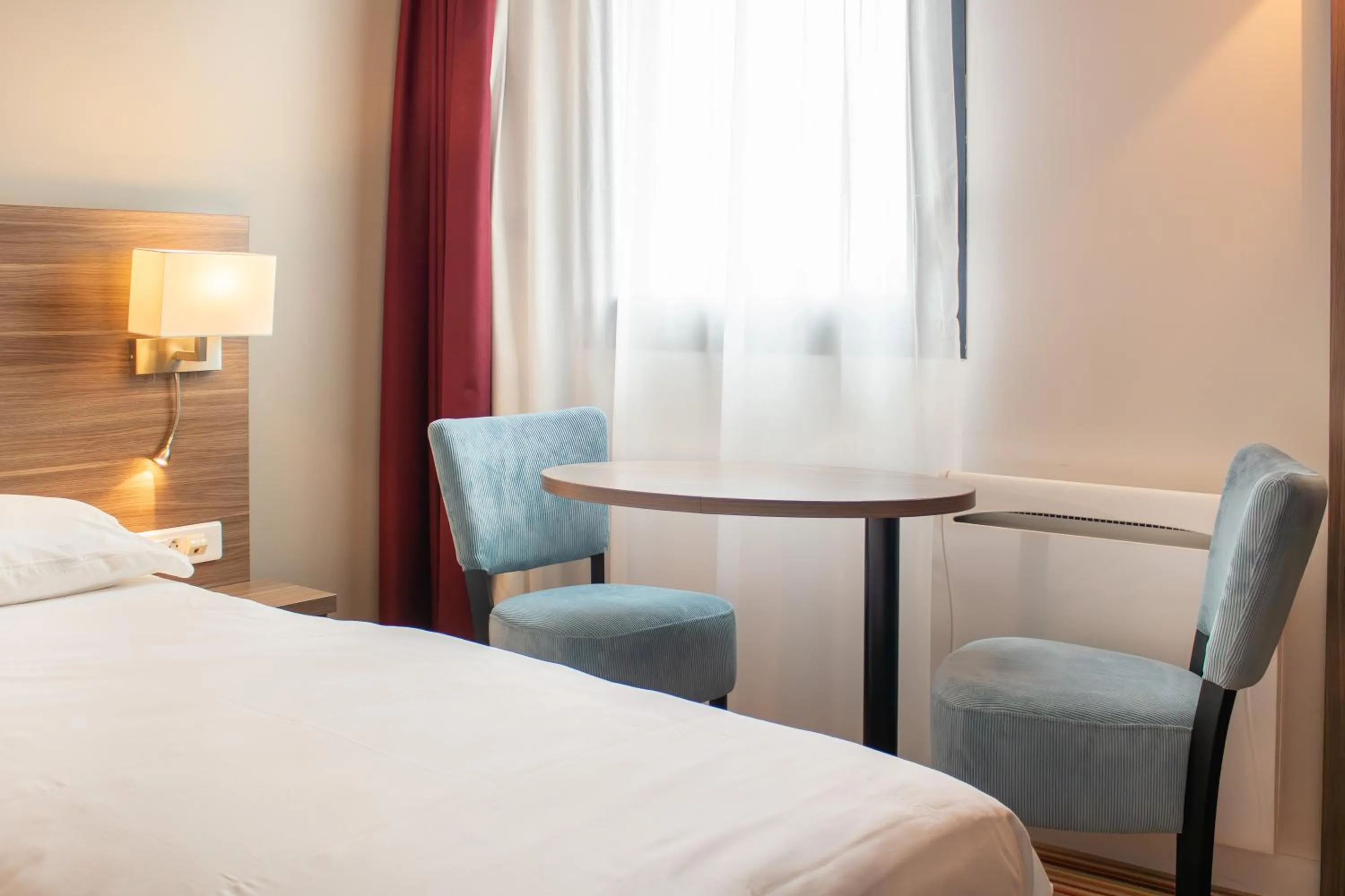 Bedroom, Bed in Brit Hotel Dieppe