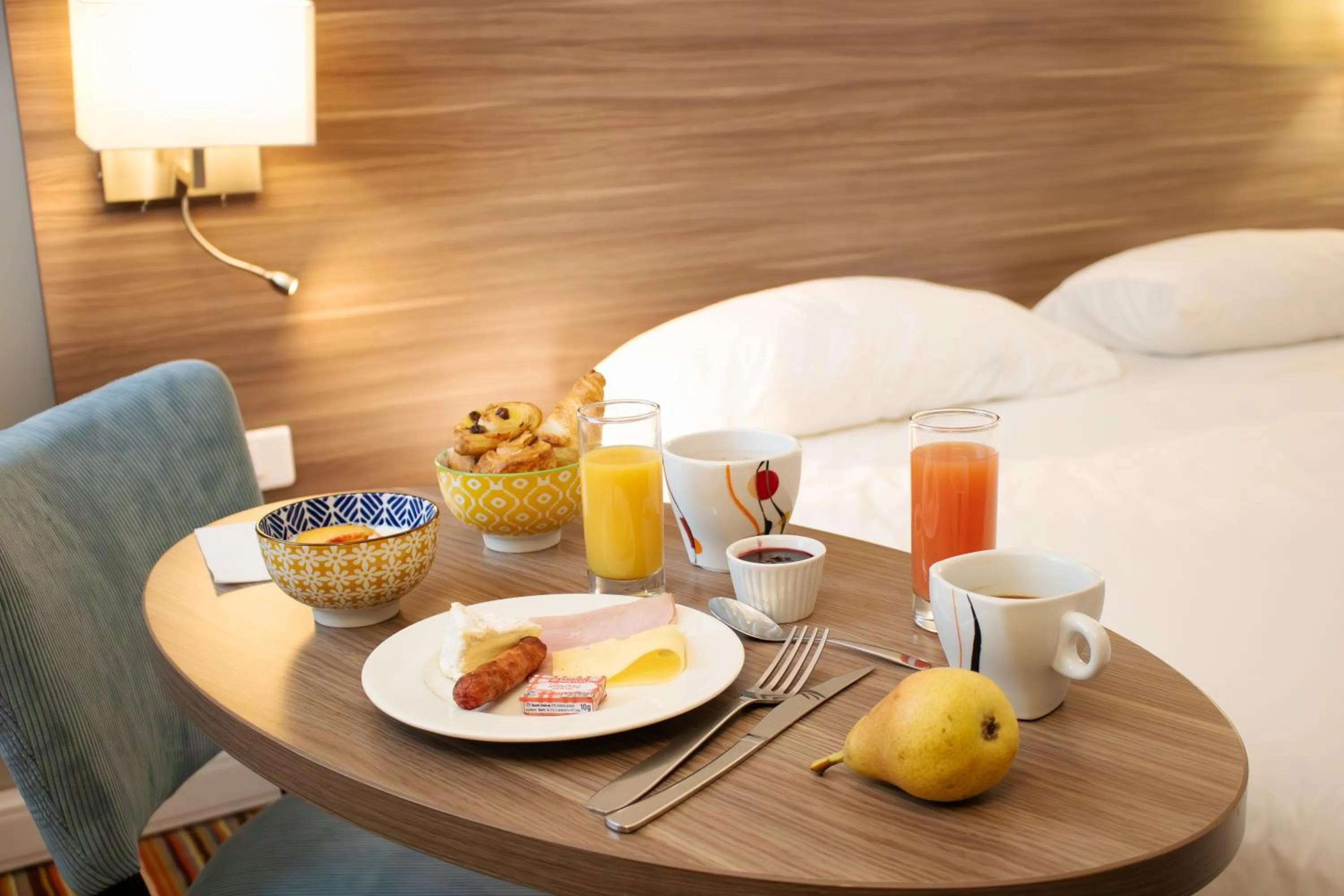 Breakfast, Bed in Brit Hotel Dieppe