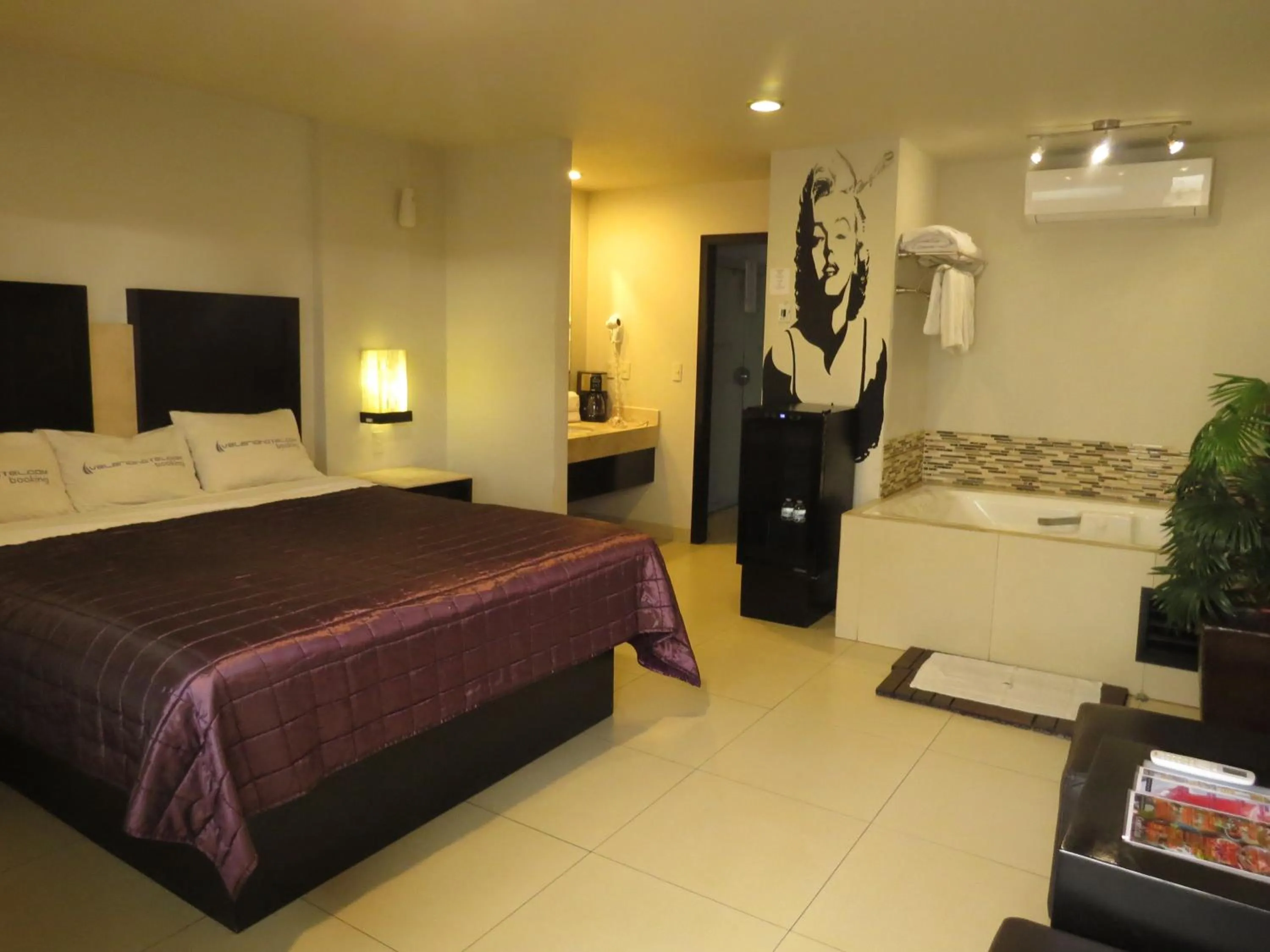 Photo of the whole room, Bed in Hotel Velario