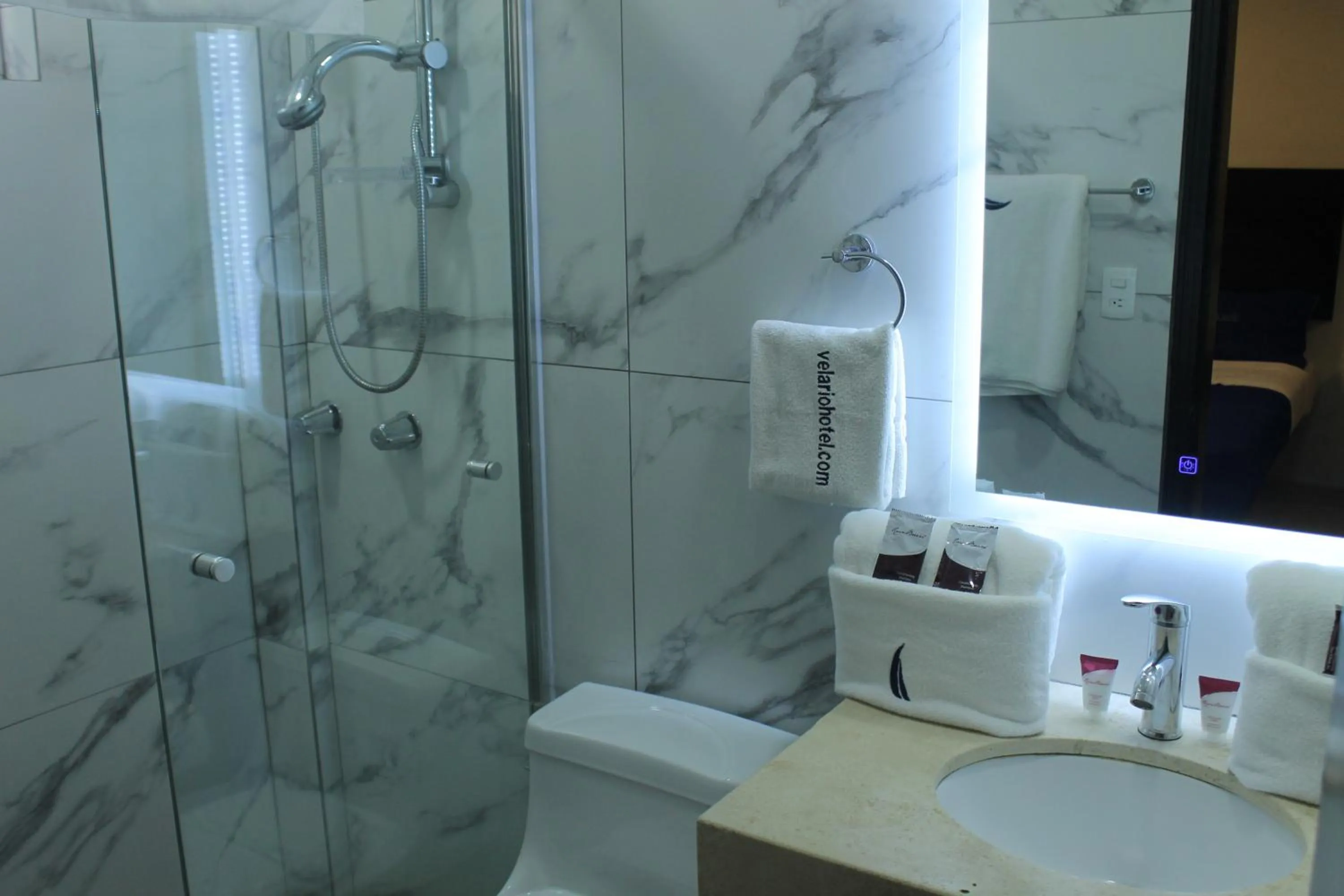 Bathroom in Hotel Velario