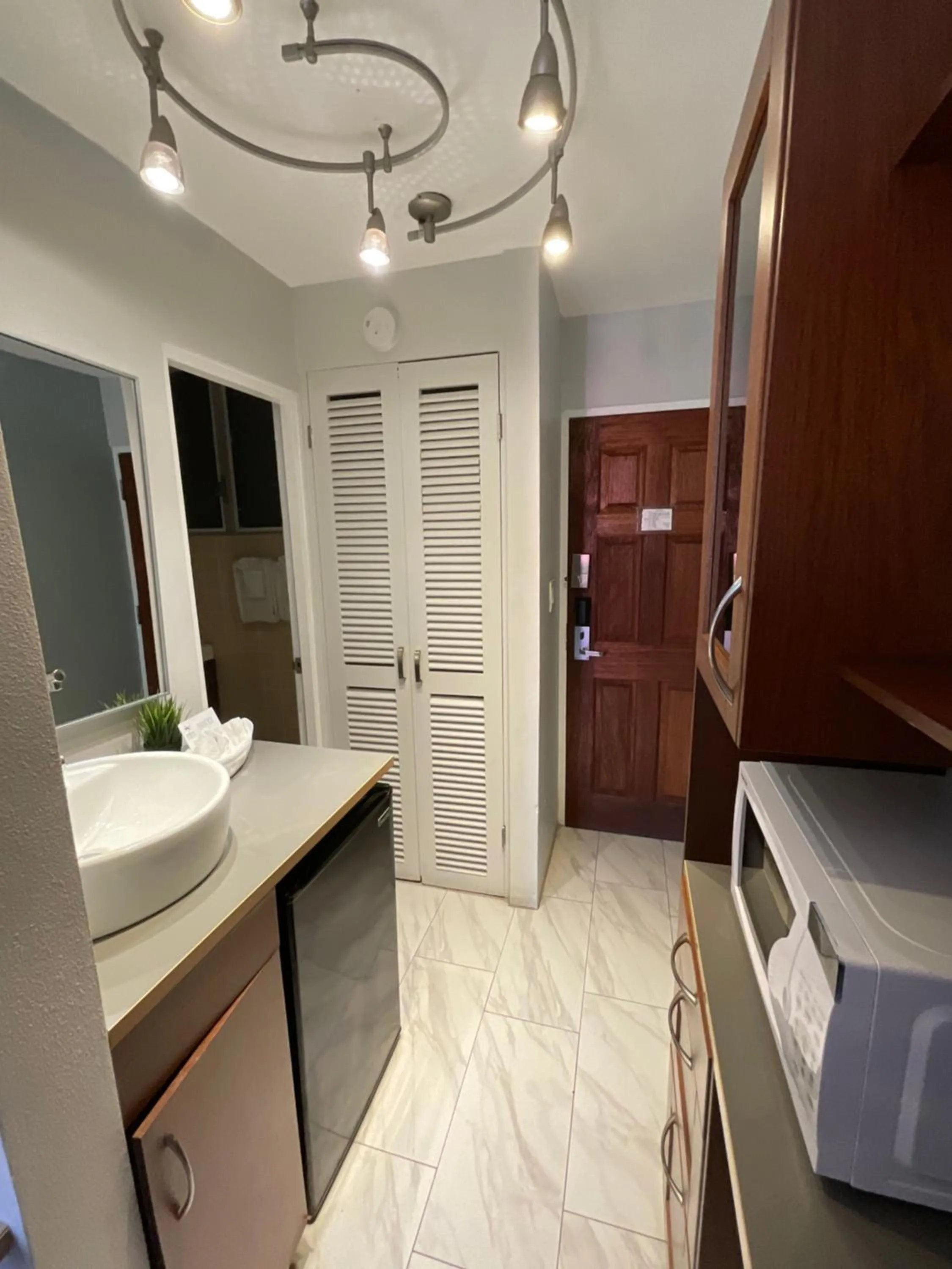 Kitchen or kitchenette in The Frederiksted Hotel