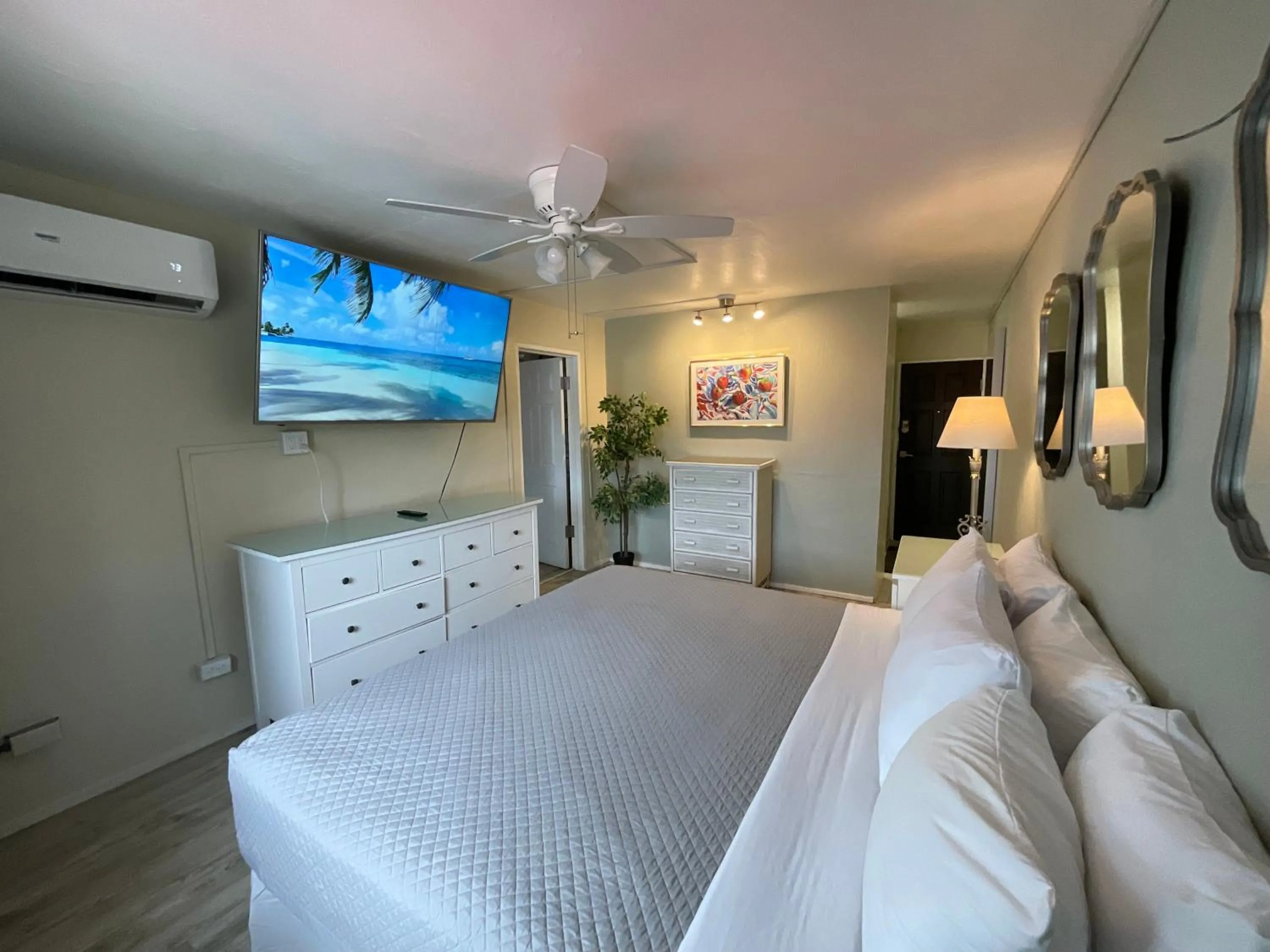 Bedroom, Bed in The Frederiksted Hotel