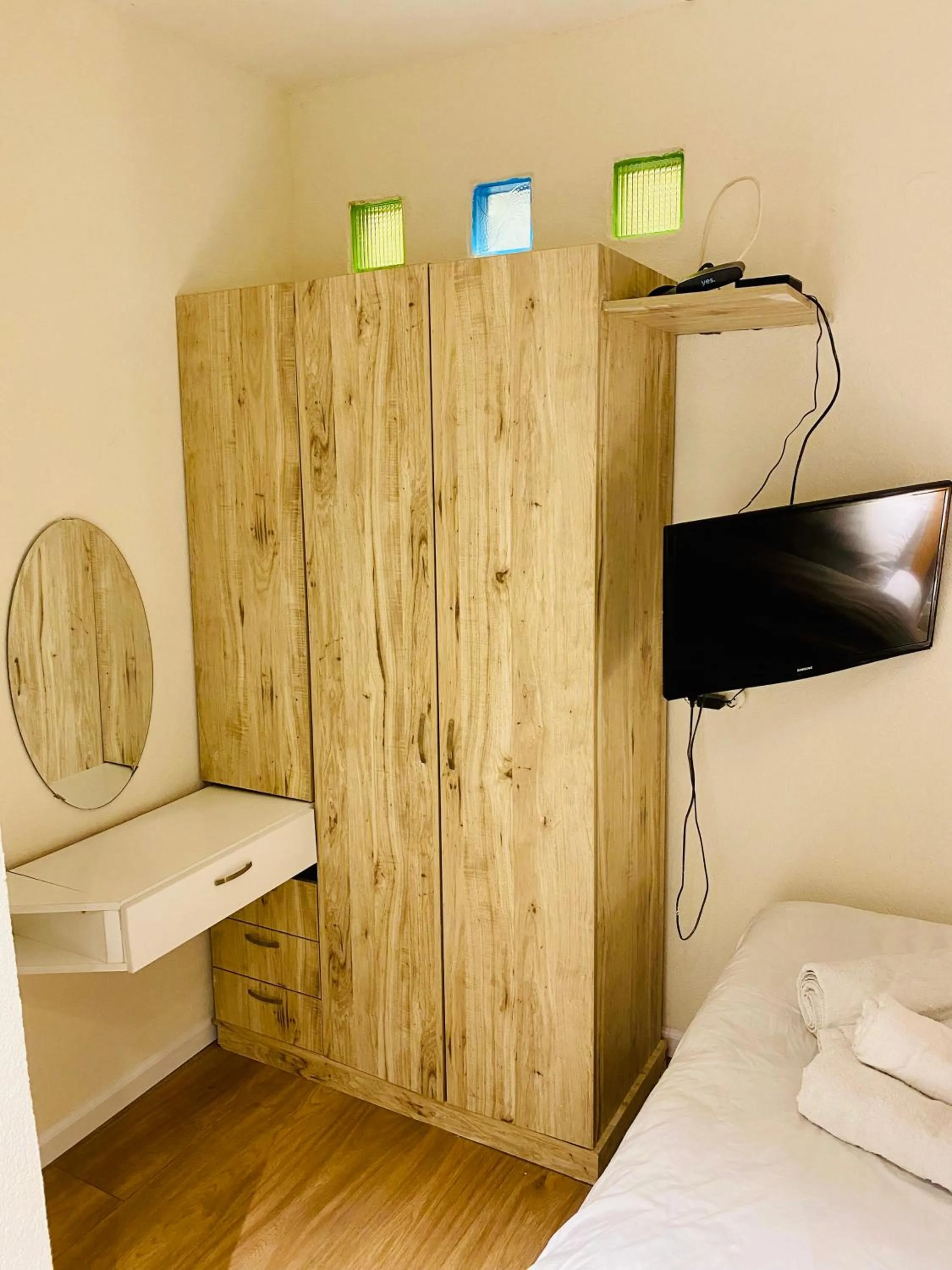 Photo of the whole room, Bed in Sunset TLV Apartment - Dizengoff 142