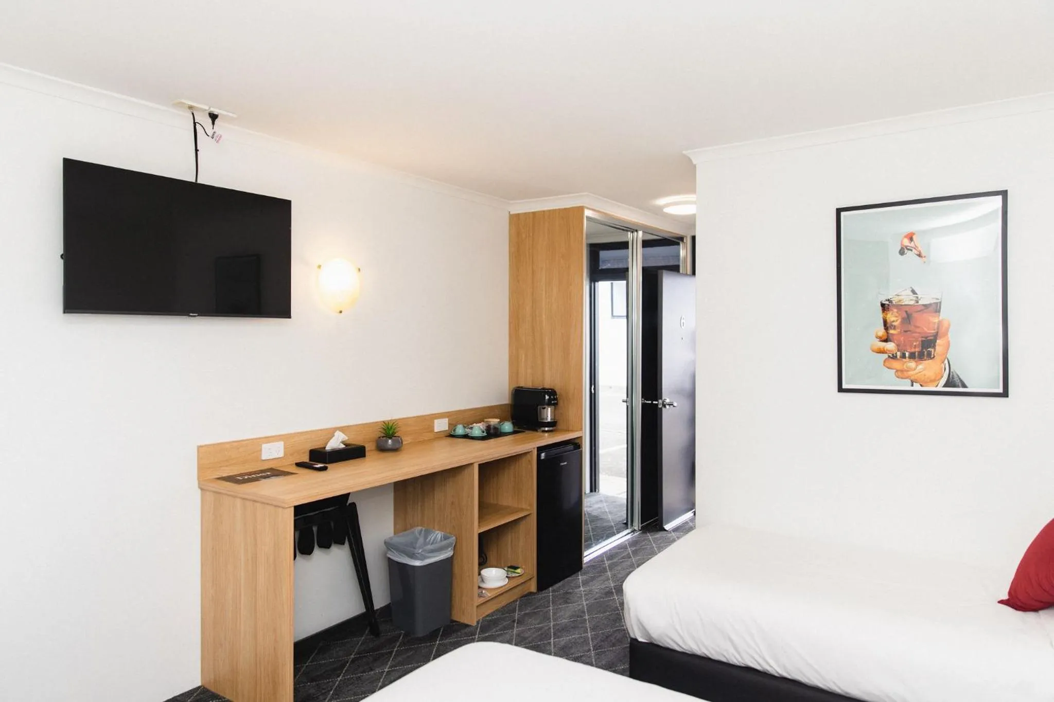 TV and multimedia, Bed in Lakeview Hotel Motel