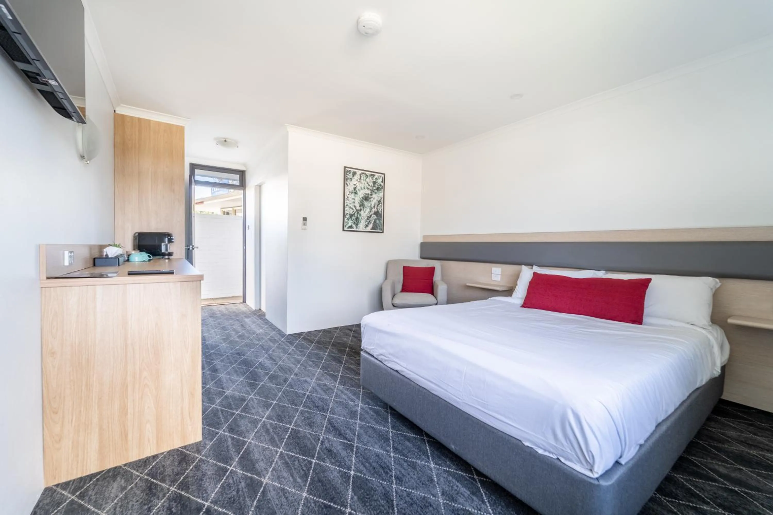 Bed in Lakeview Hotel Motel