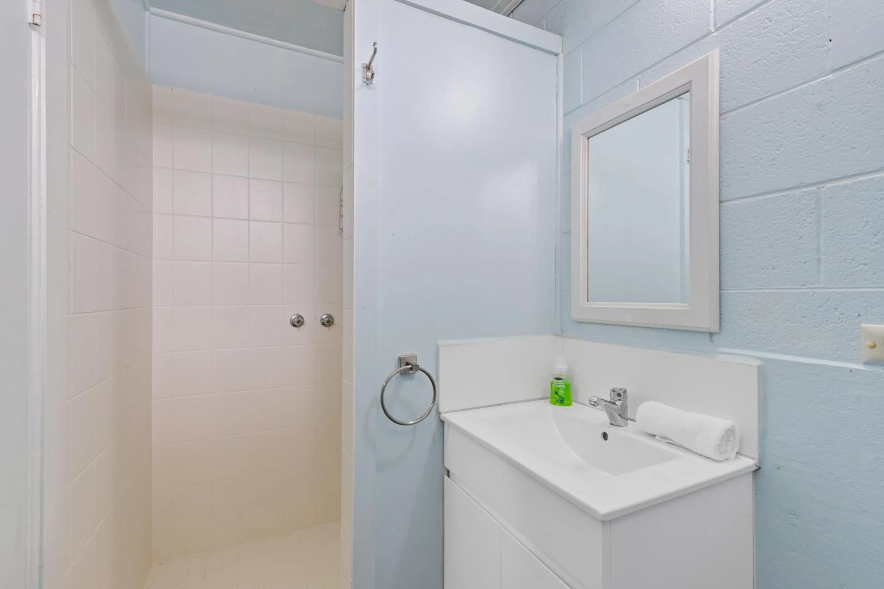 Shower in Gazebo Motor Inn - Strathmerton