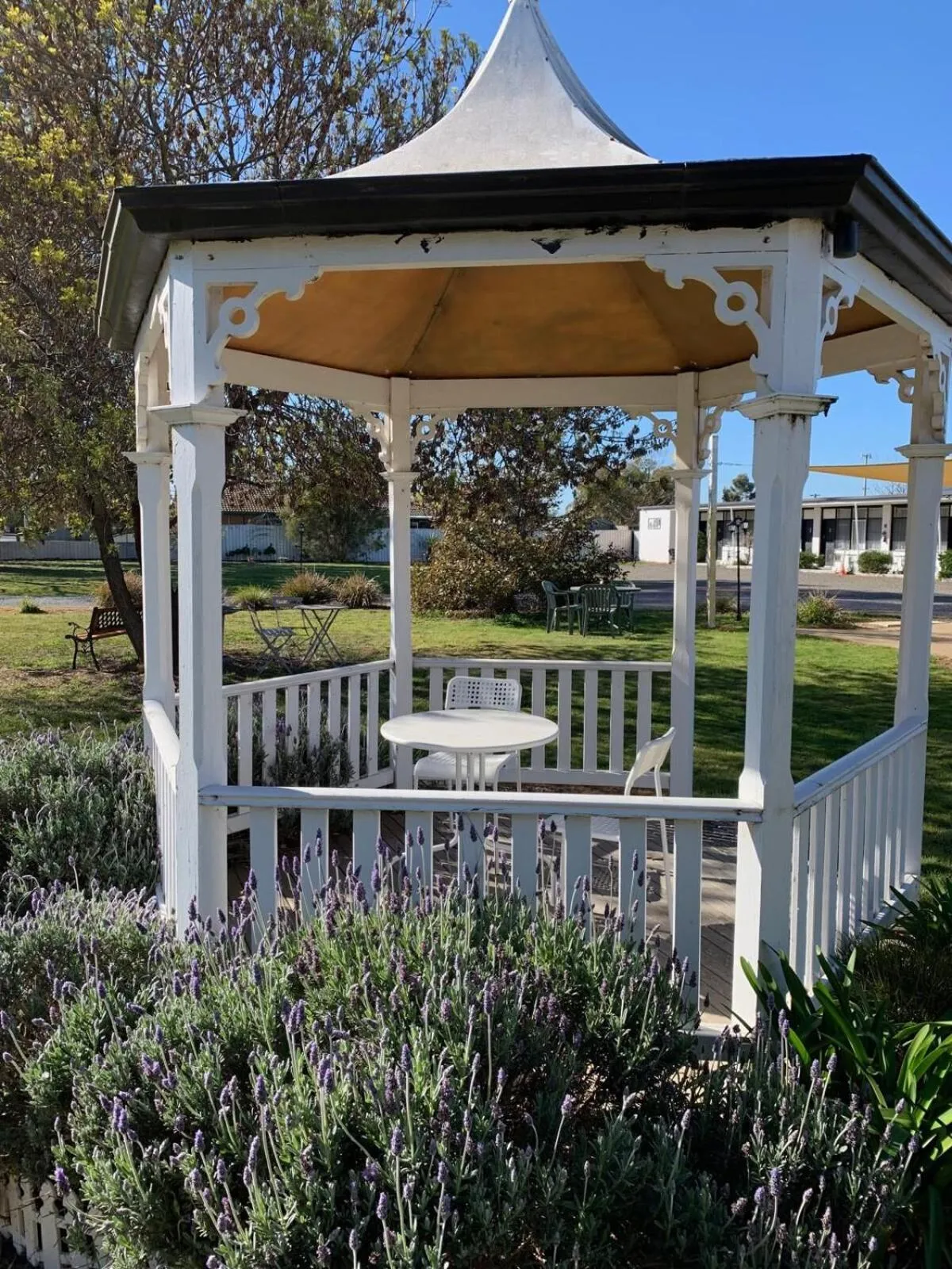 Garden in Gazebo Motor Inn - Strathmerton