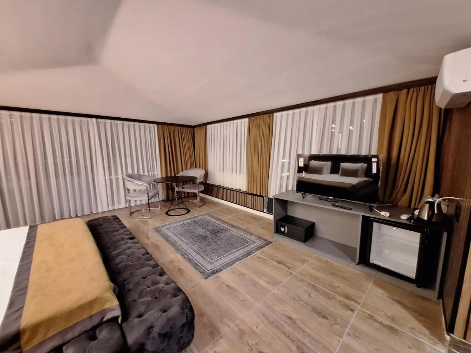 Photo of the whole room, Bed in The Best City Kadikoy