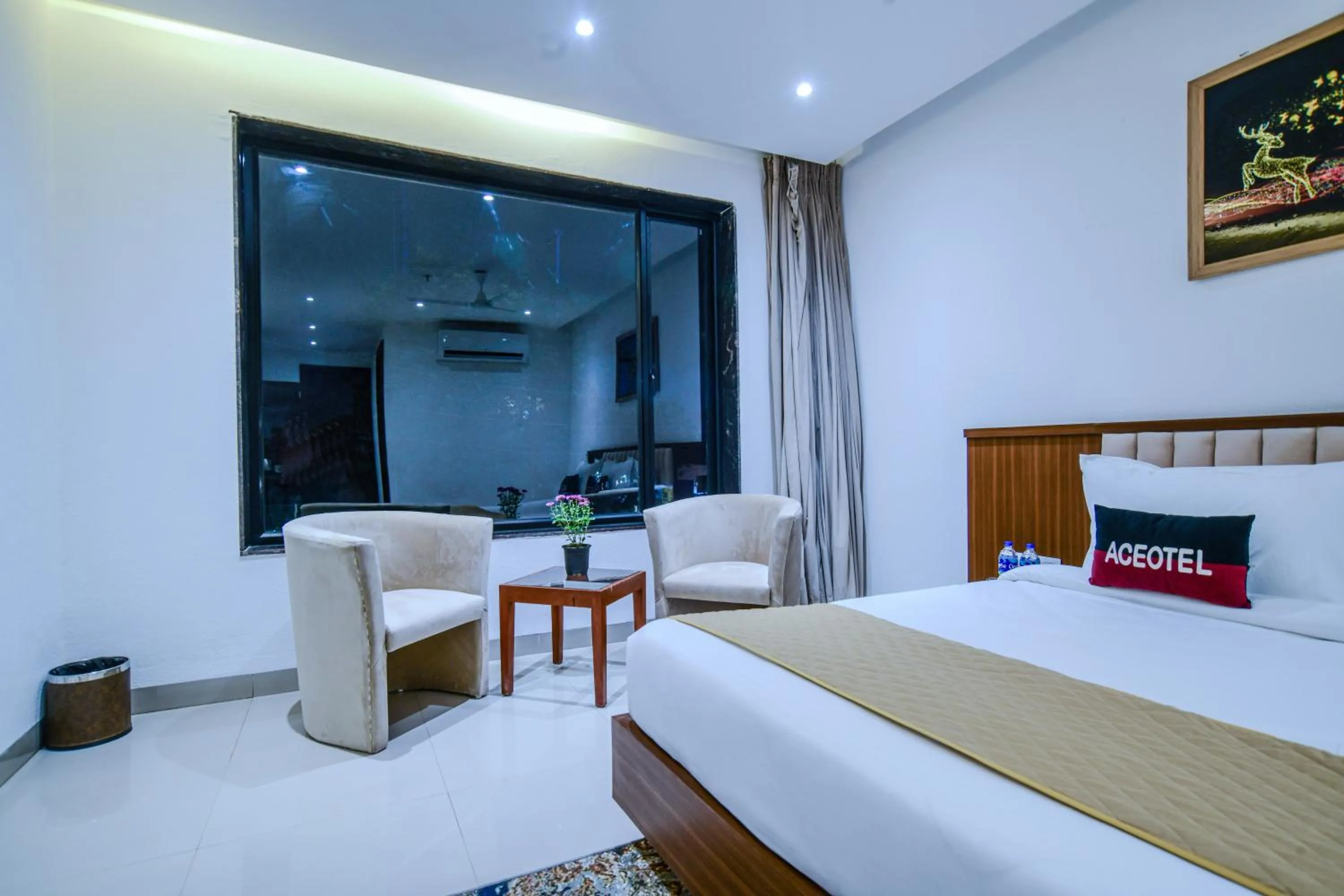 Bed in Aceotel Premier, Vijay Nagar