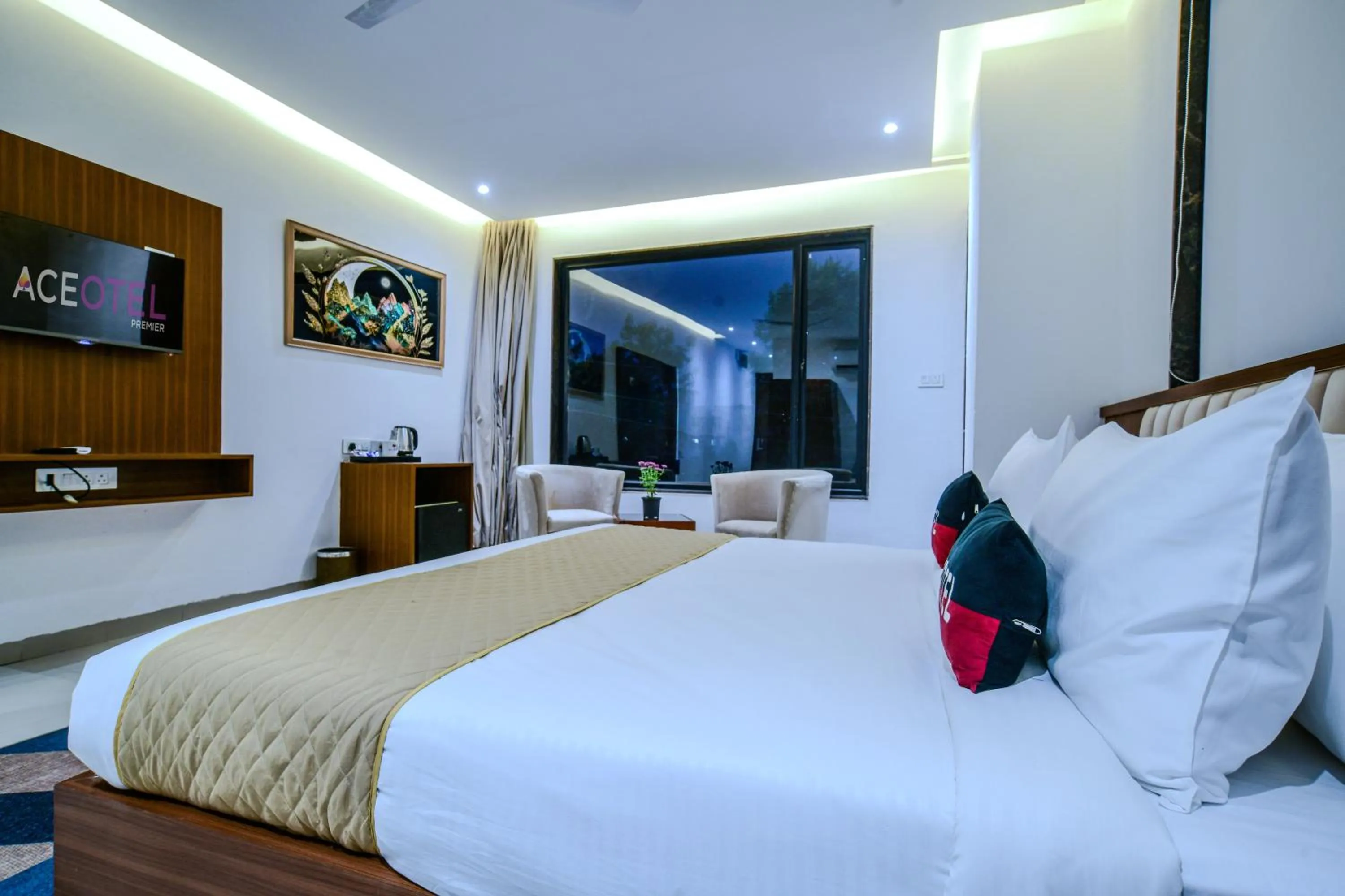 Bed in Aceotel Premier, Vijay Nagar