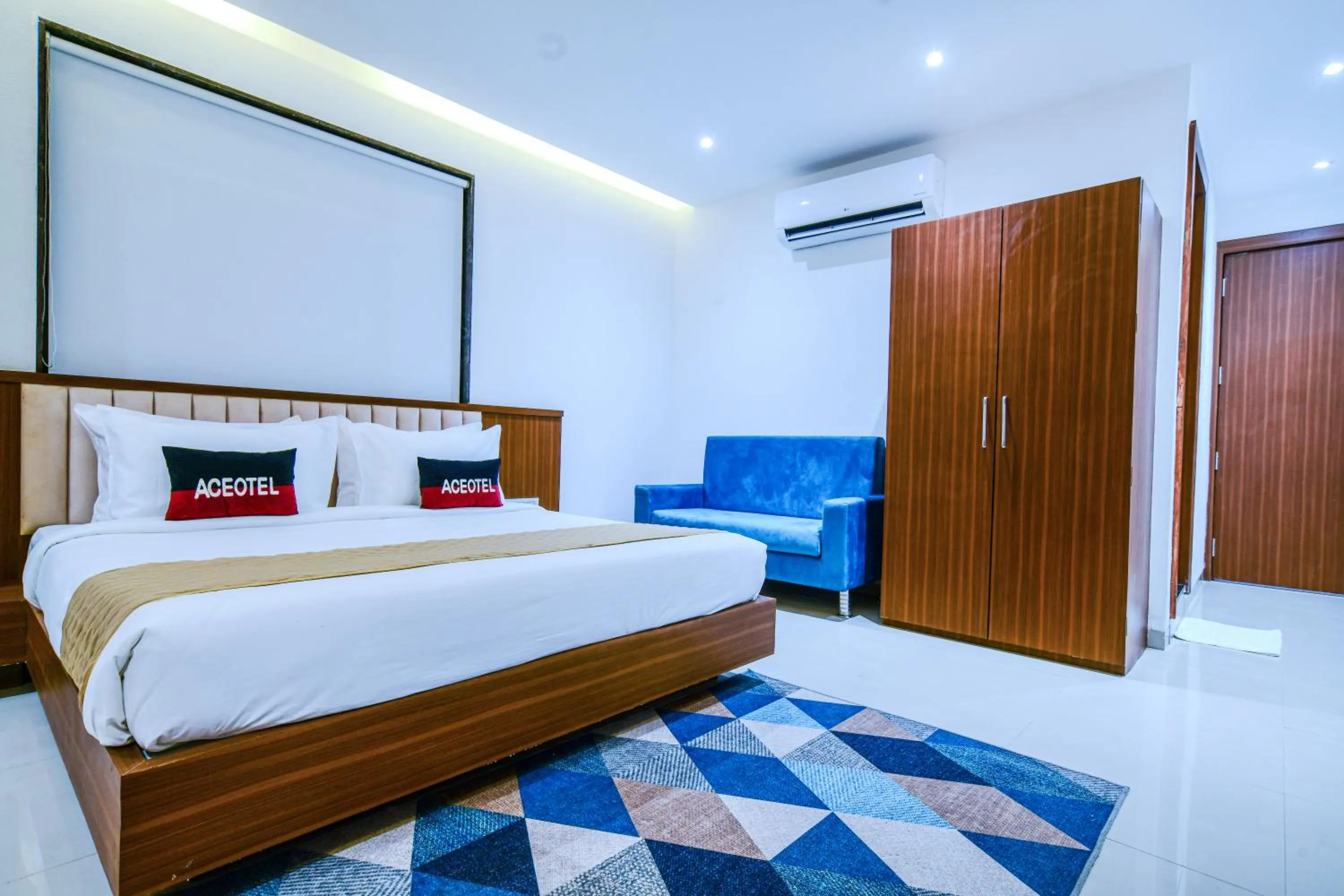 Bed in Aceotel Premier, Vijay Nagar