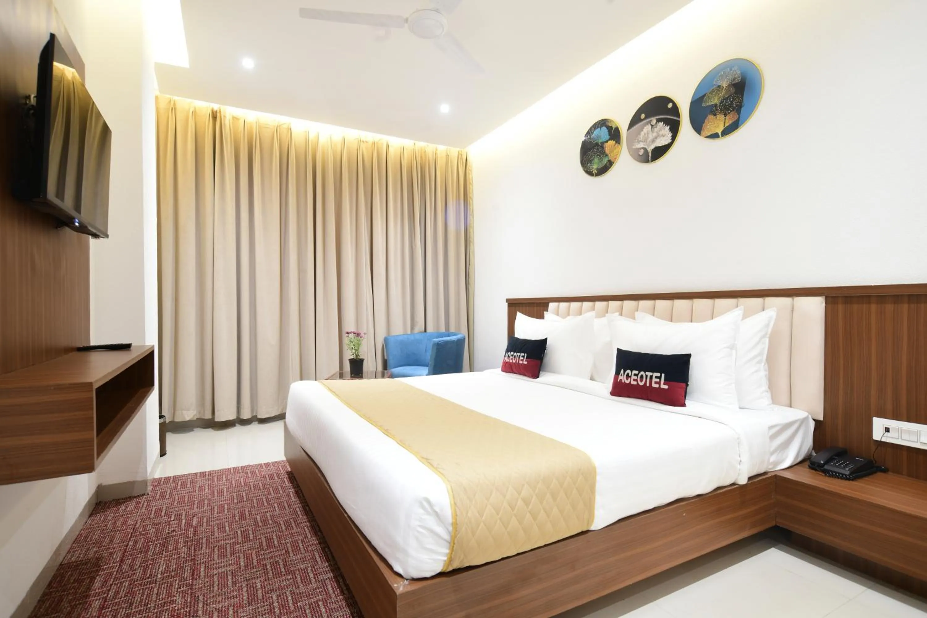 Bed in Aceotel Premier, Vijay Nagar