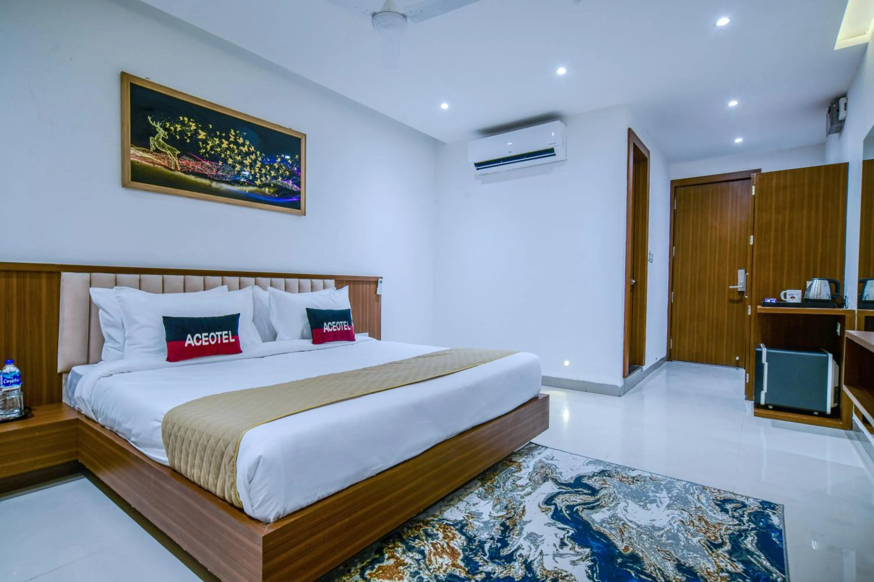 Bed in Aceotel Premier, Vijay Nagar