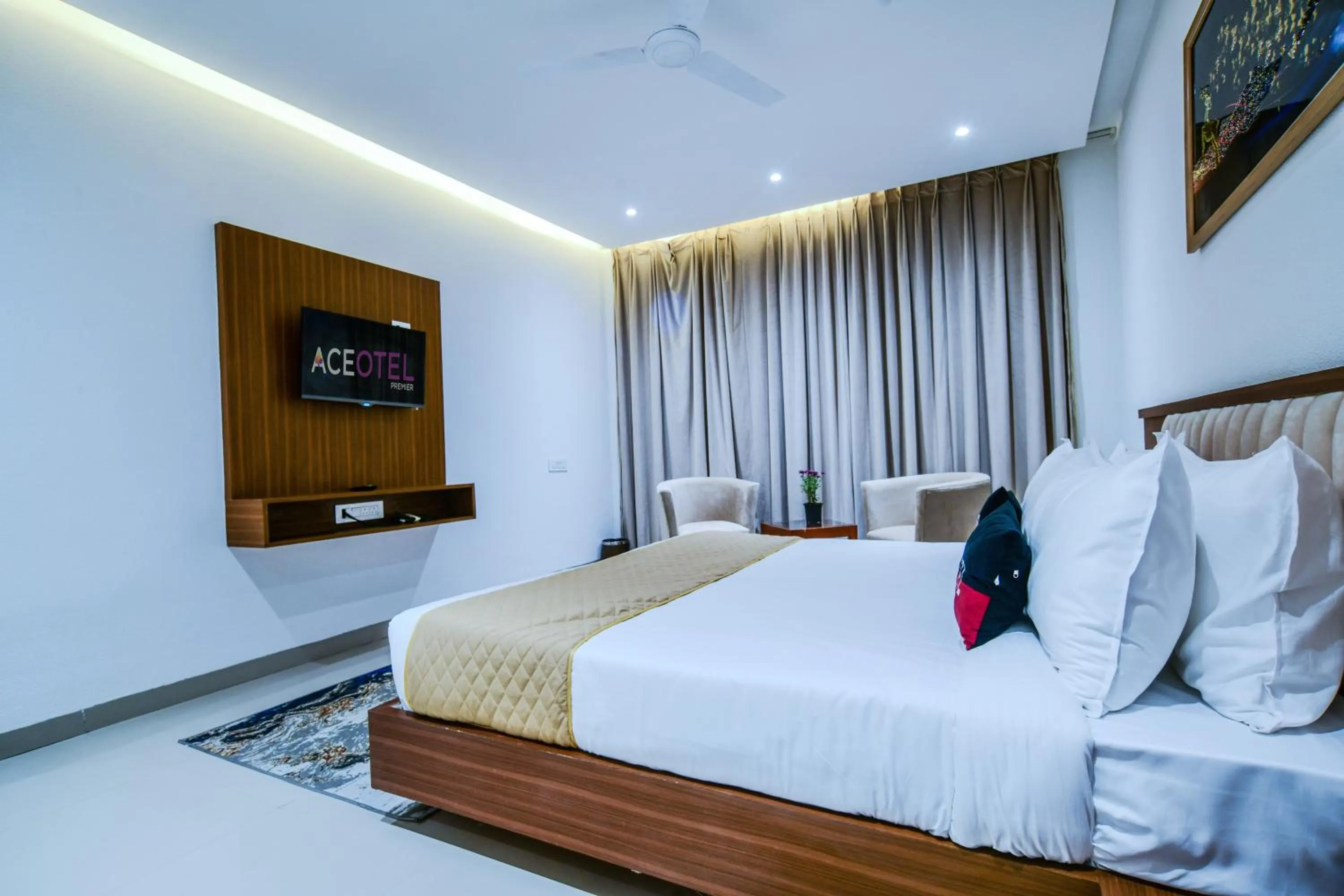 Bed in Aceotel Premier, Vijay Nagar