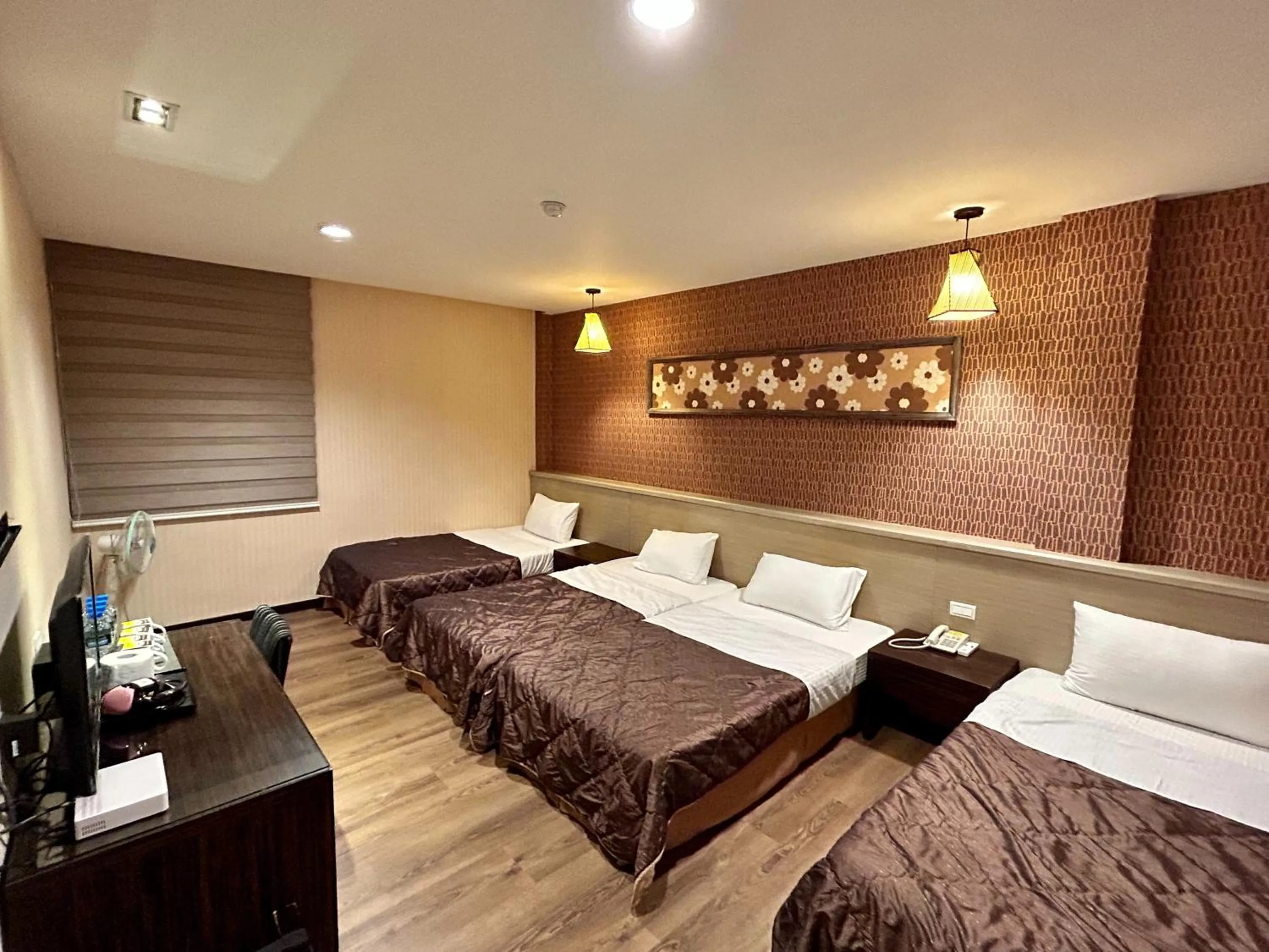 Photo of the whole room, Bed in Home Full Hotel