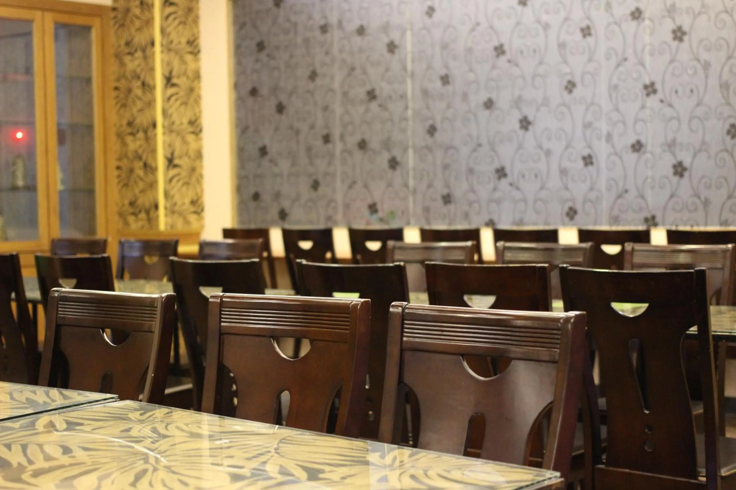 Restaurant/places to eat in Home Full Hotel