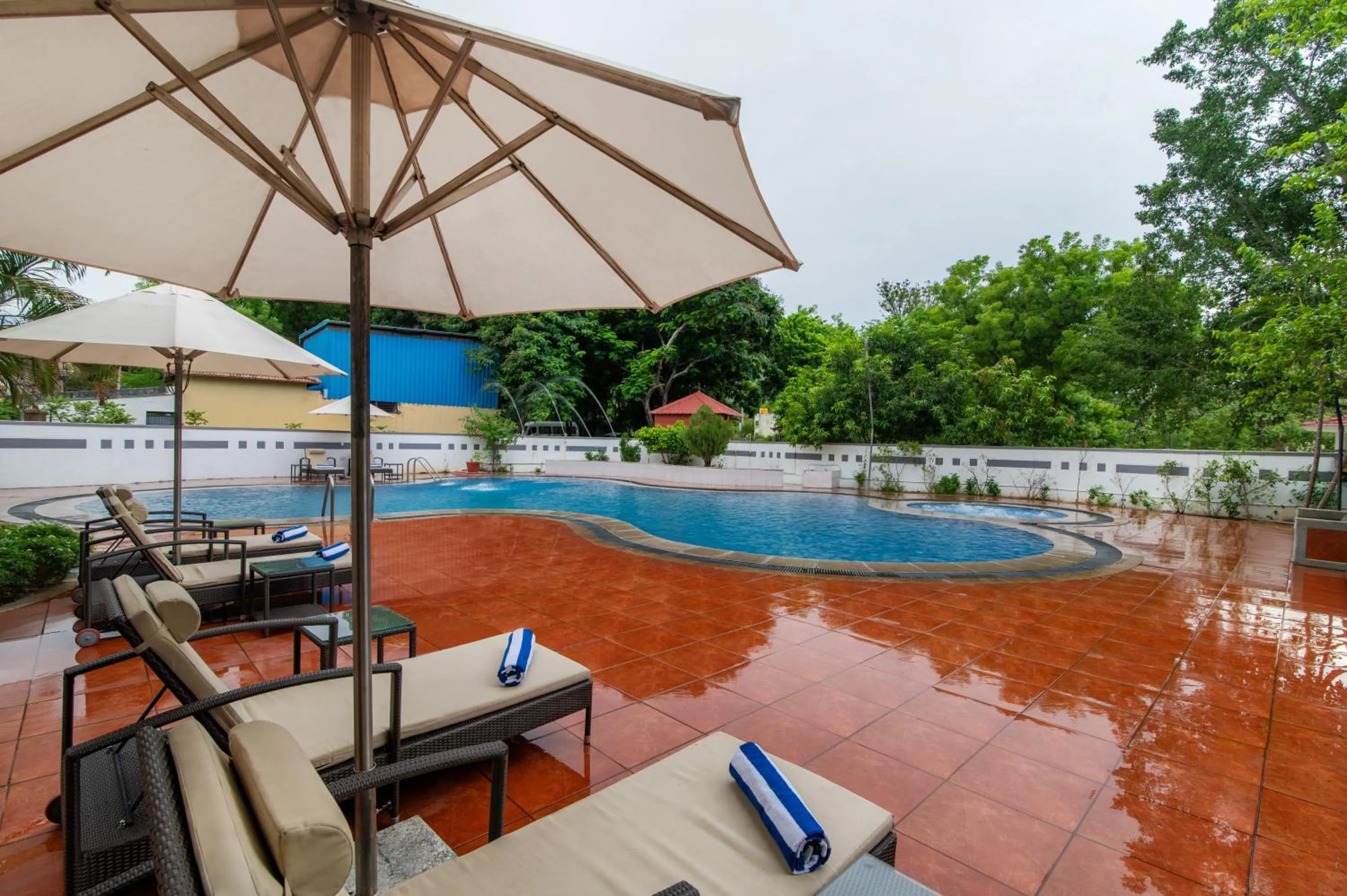 Swimming pool in Sterling Arunai Anantha - Tiruvannamalai