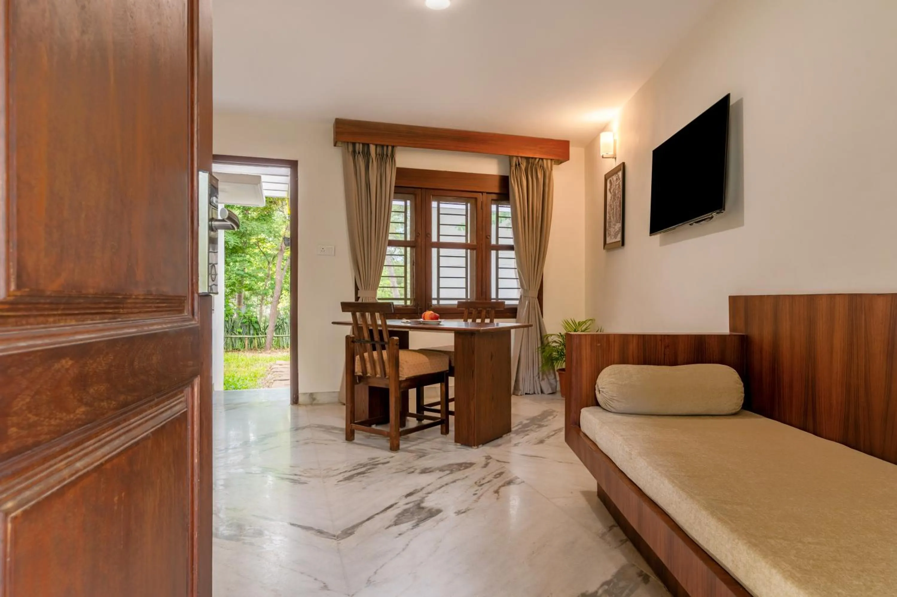 Living room, Bed in Sterling Arunai Anantha - Tiruvannamalai
