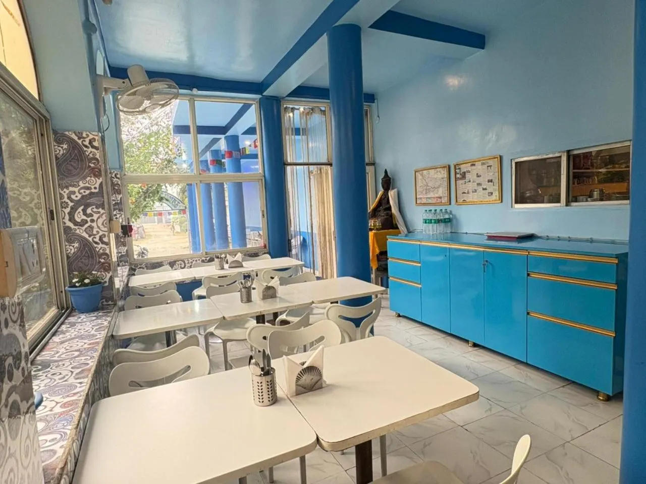 Restaurant/places to eat in Tara Guest House