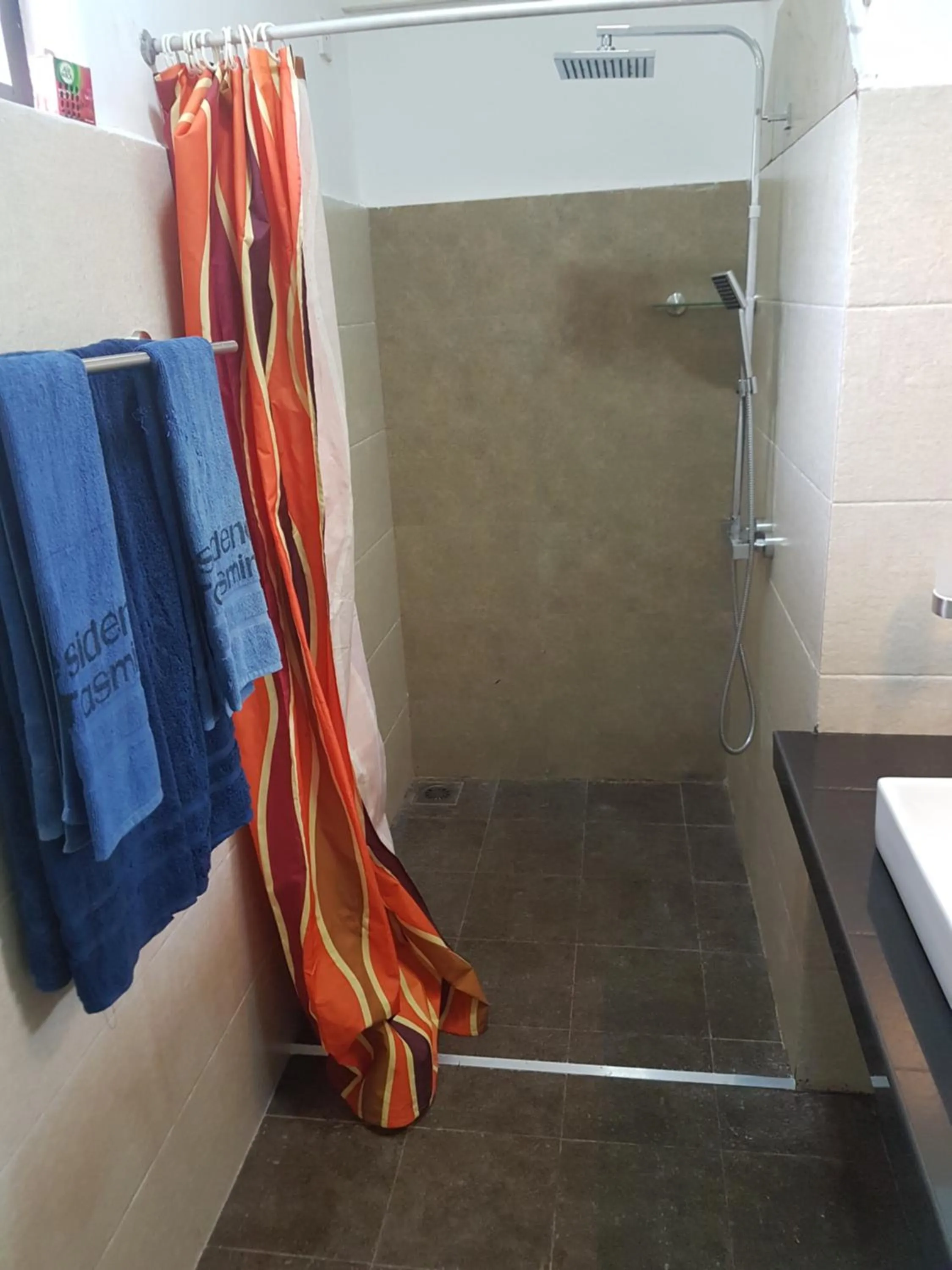 Shower in Residence Jasmine