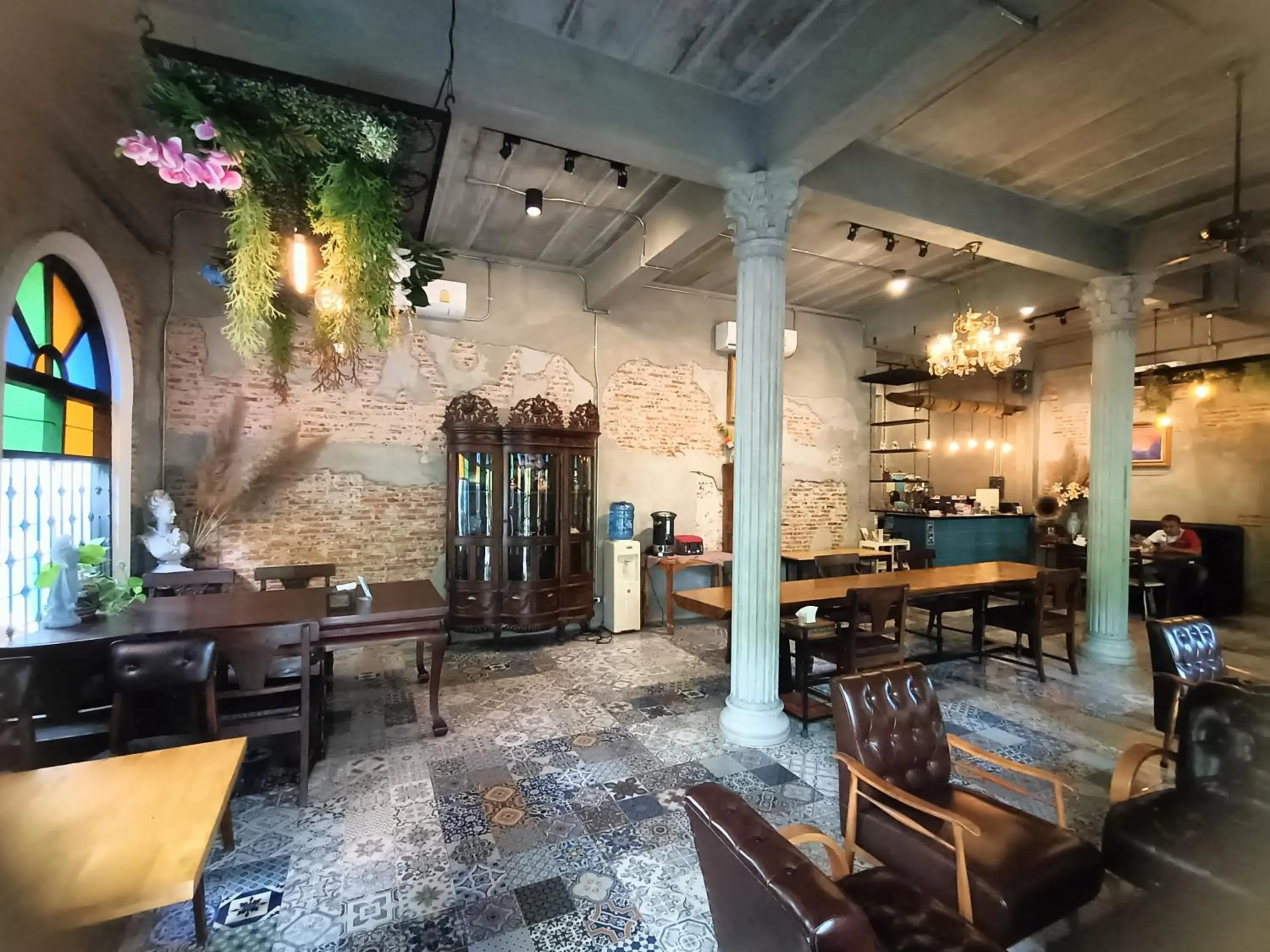 Restaurant/places to eat in Aen Guy Boutique Hotel