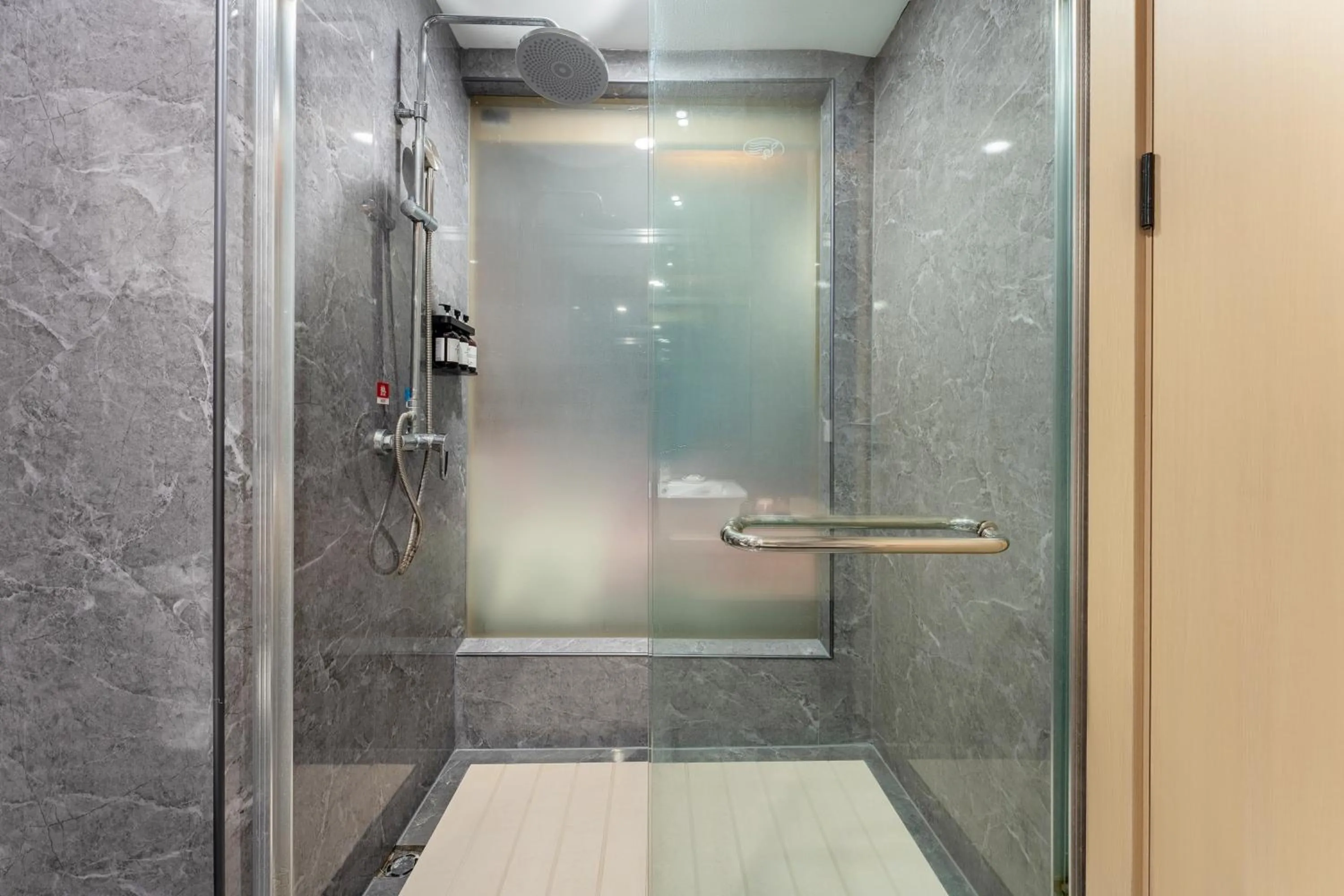 Hot Tub in Rezen Select Shanghai International Resort