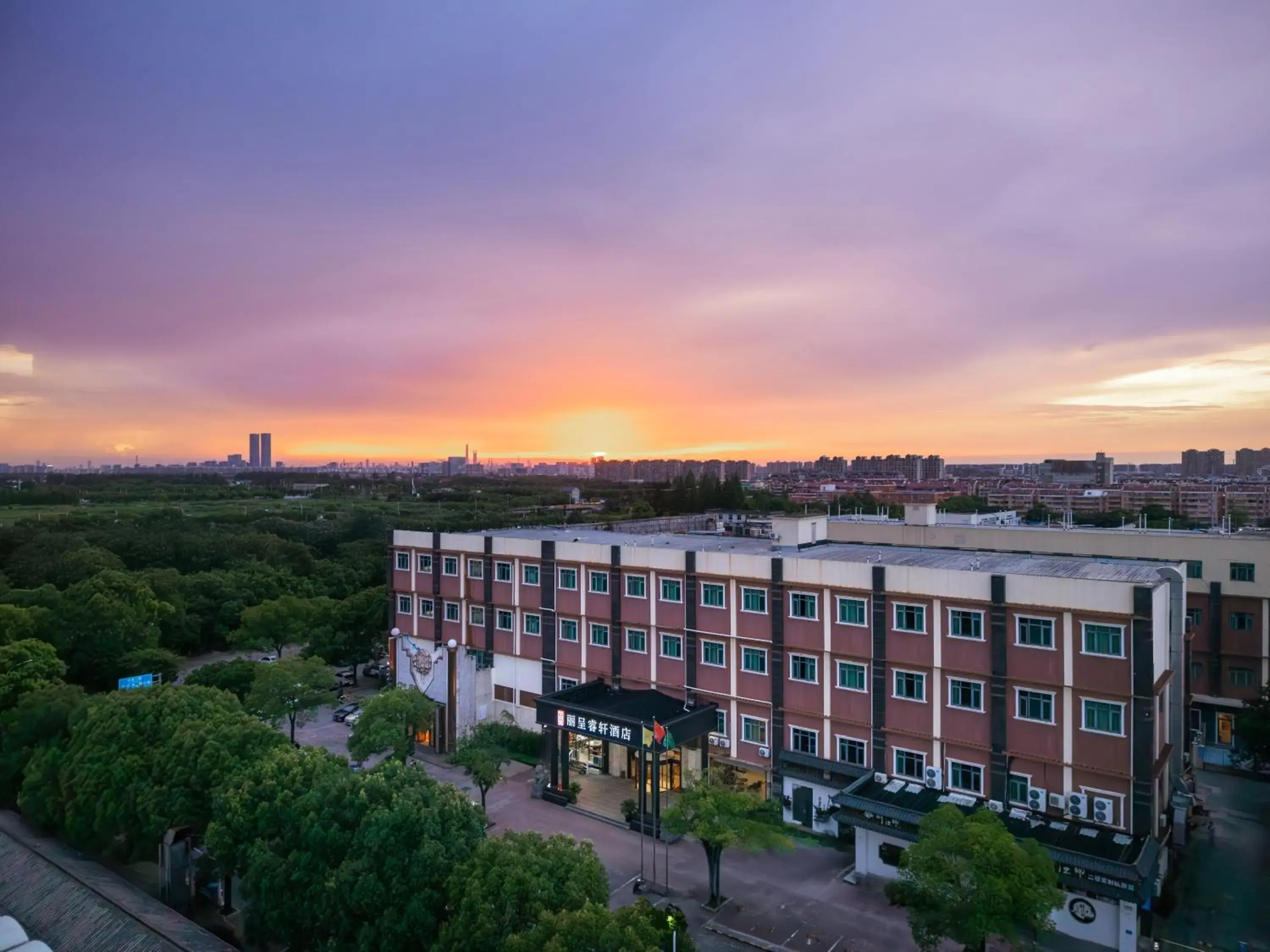 Rezen Select Shanghai International Resort Rezen Select Shanghai International Resort