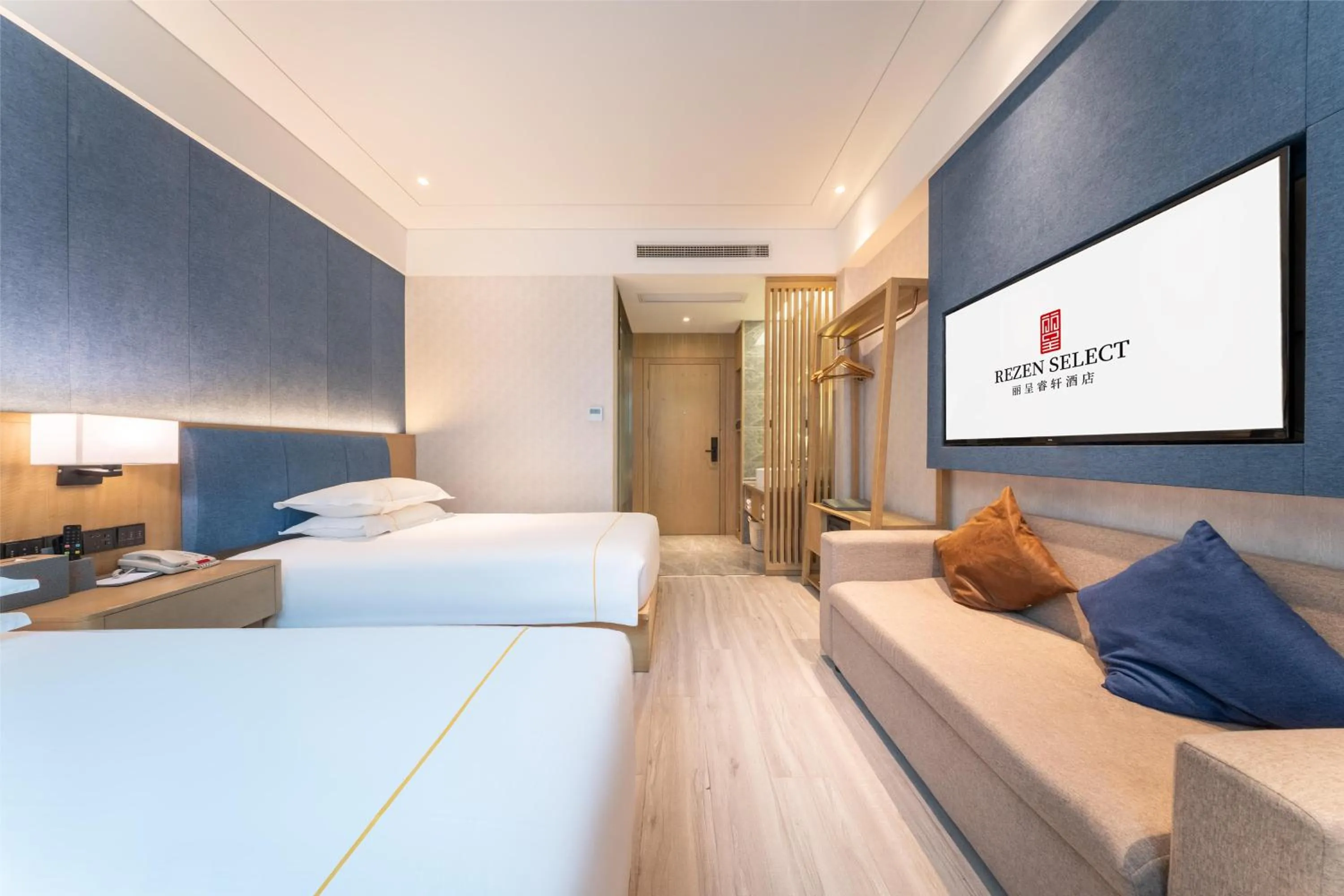 Bed in Rezen Select Shanghai International Resort