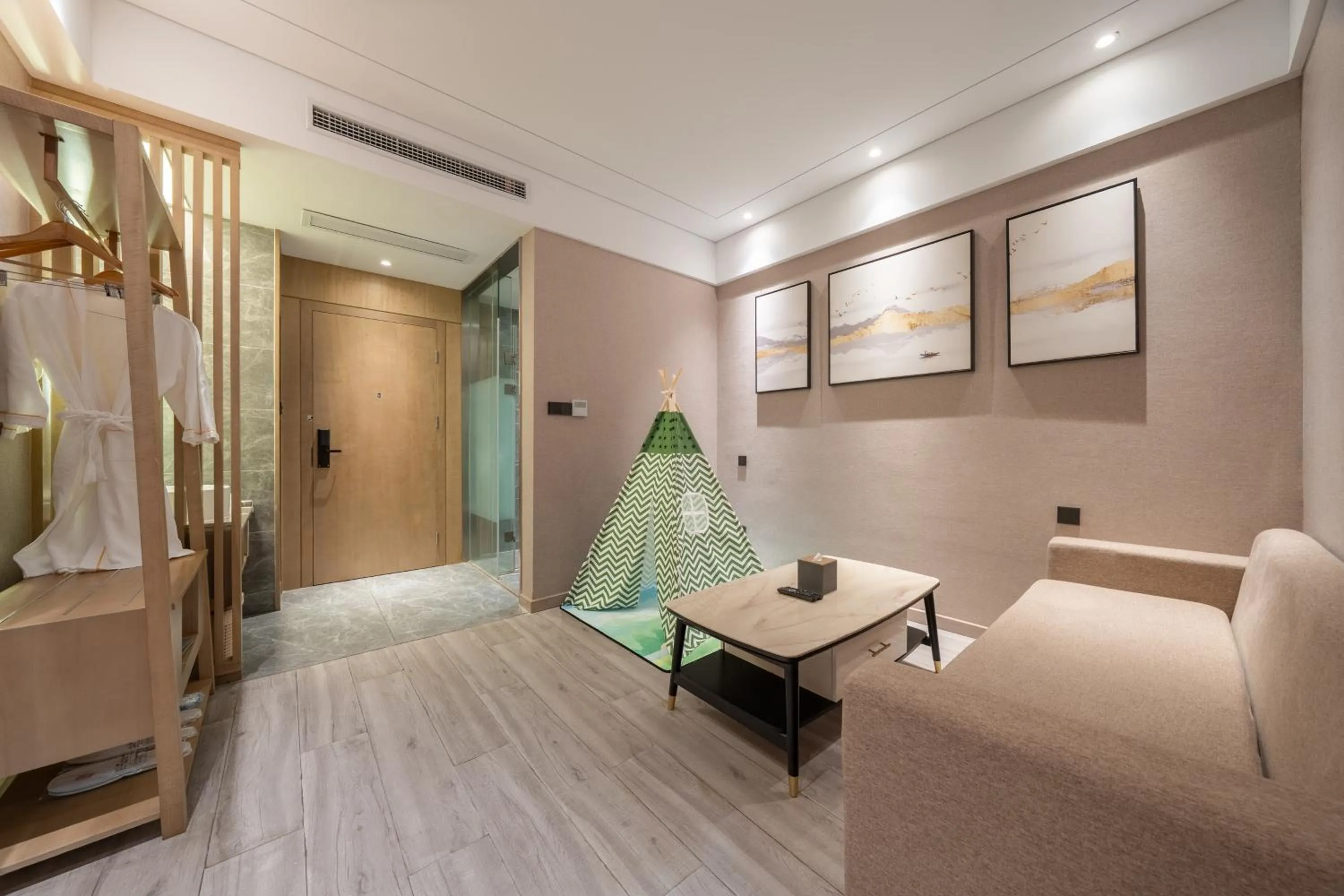 Living room, Bed in Rezen Select Shanghai International Resort