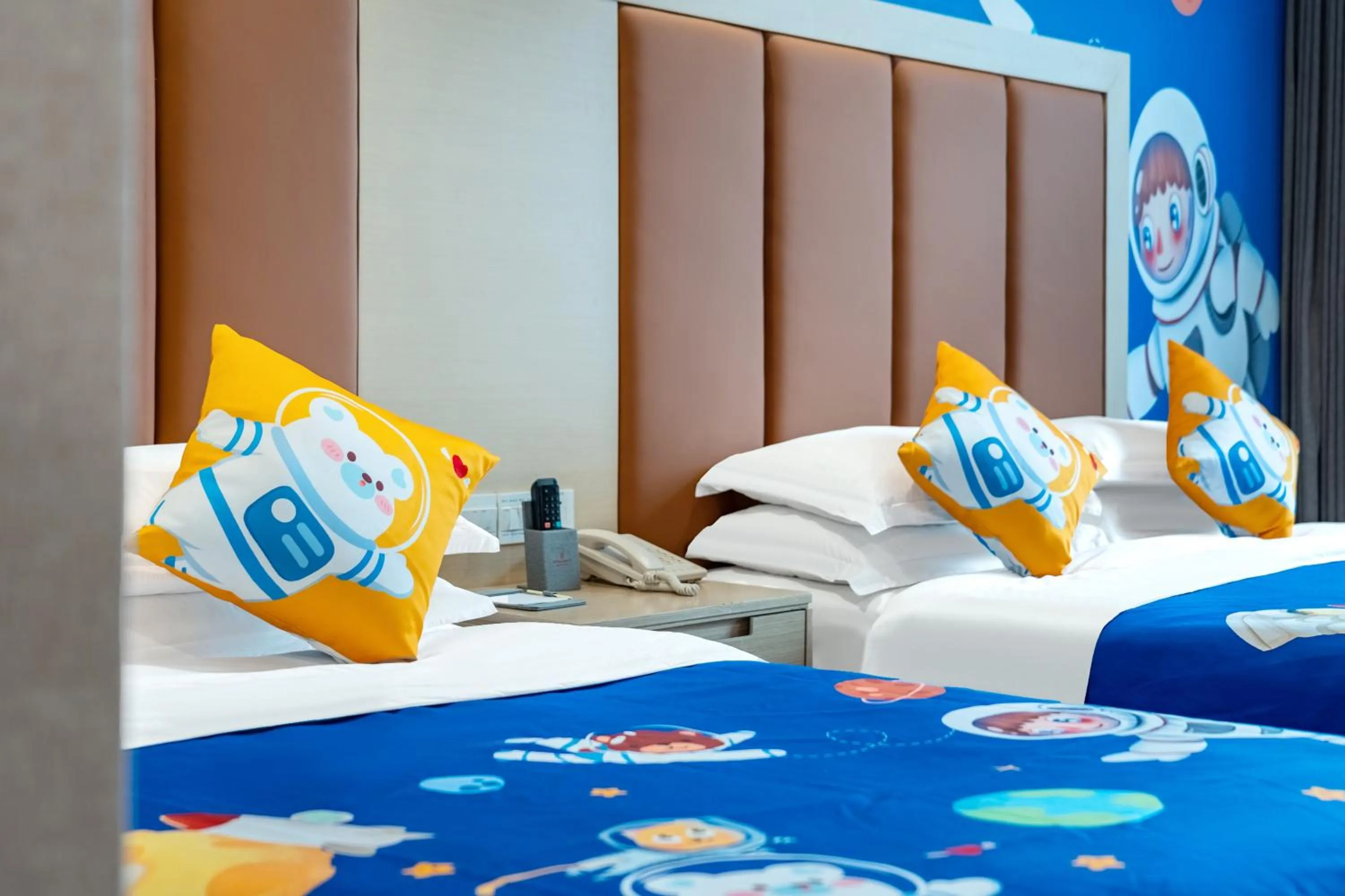 children, Bed in Rezen Select Shanghai International Resort