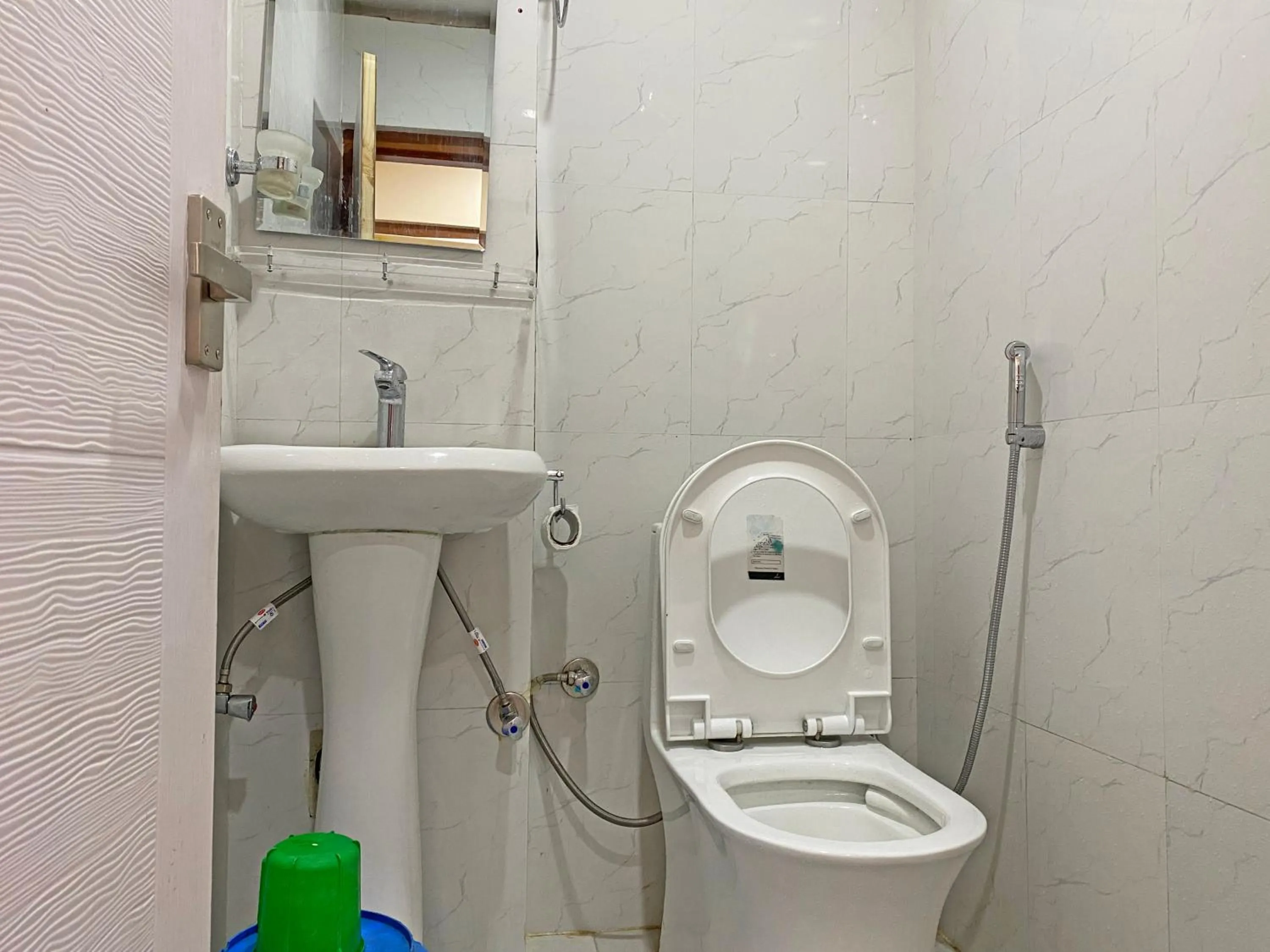 Shower in Hotel Aaradhya