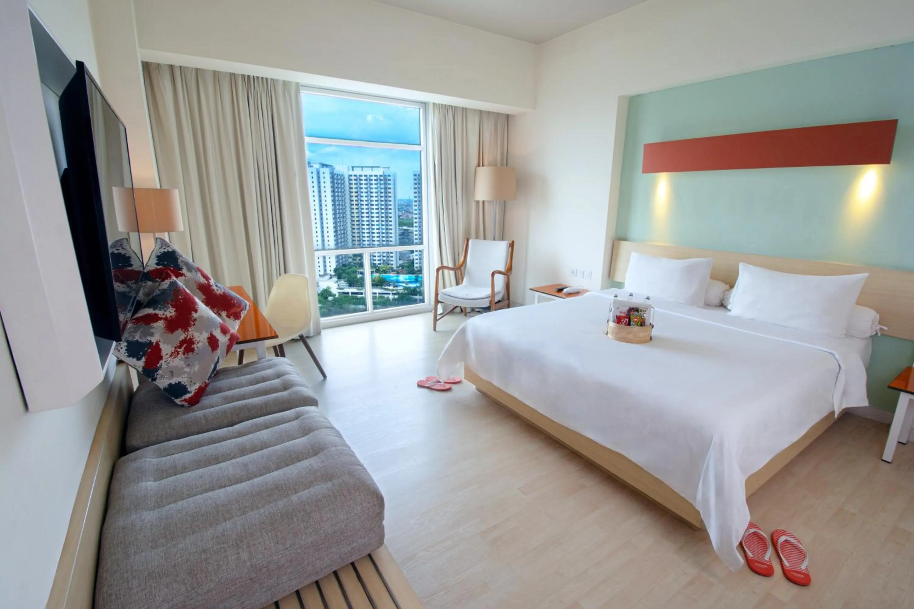 Bedroom, Bed in HARRIS Hotel & Conventions Bekasi