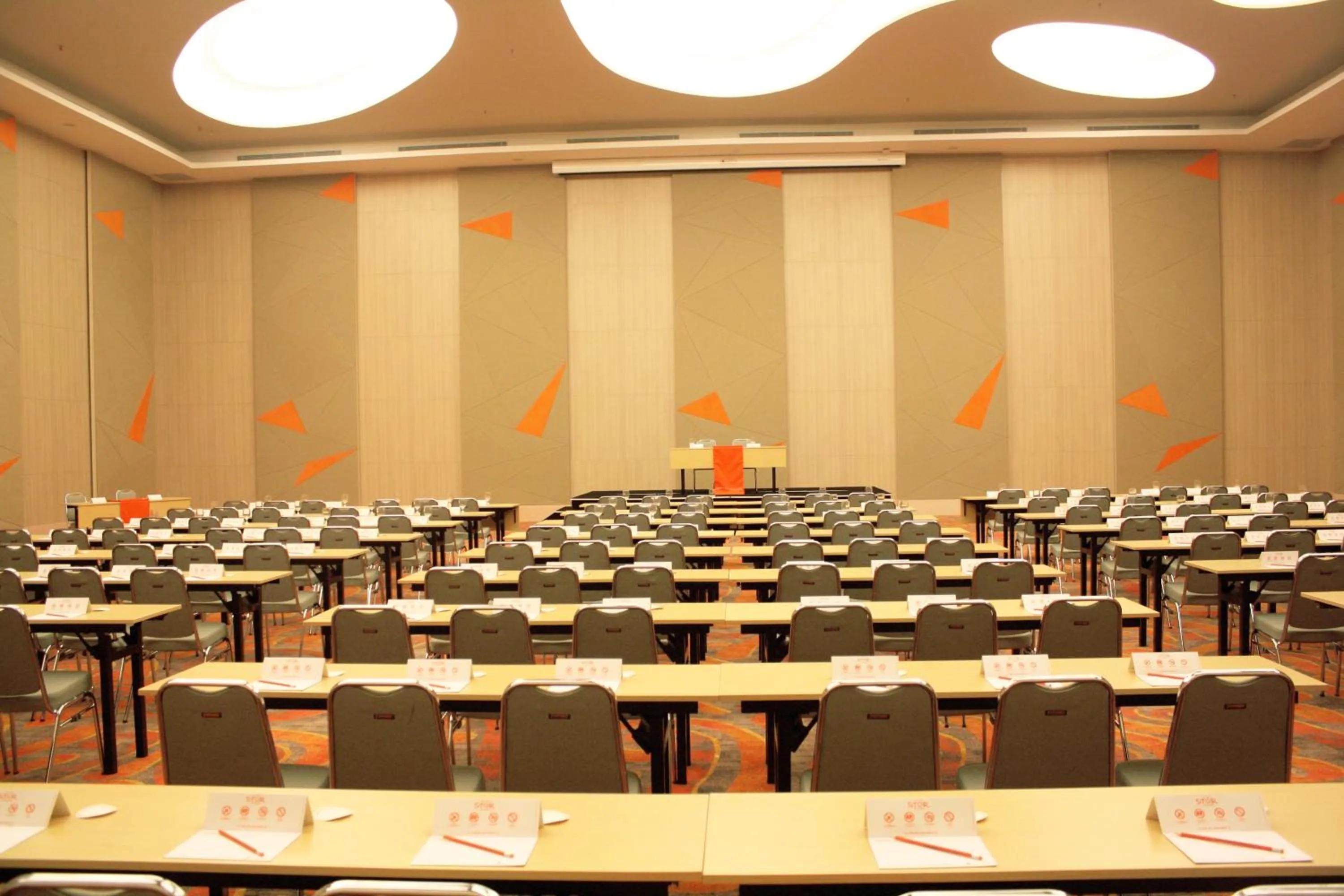 Business facilities in HARRIS Hotel & Conventions Ciumbuleuit Bandung