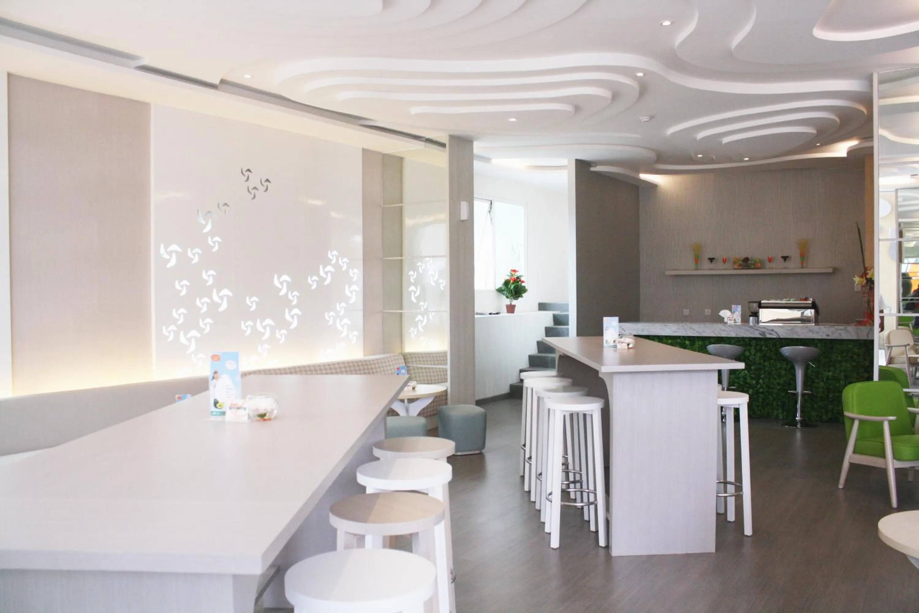 Lounge or bar in HARRIS Hotel & Conventions Ciumbuleuit Bandung