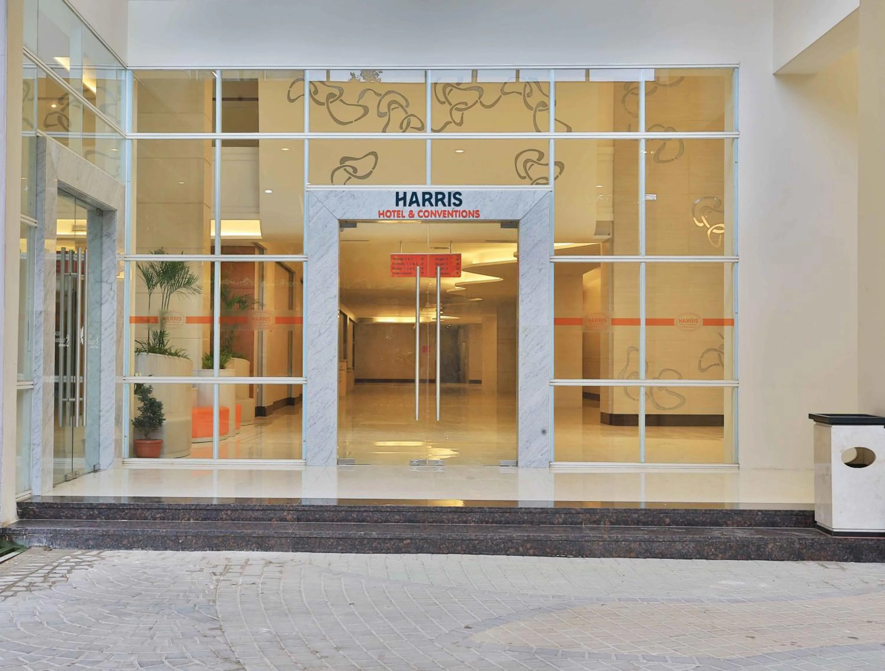 Facade/entrance in HARRIS Hotel & Conventions Ciumbuleuit Bandung