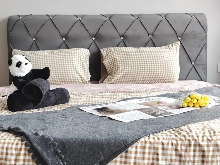 Bed in Almas Studio Couple Netflix 100Mbps BySTAY