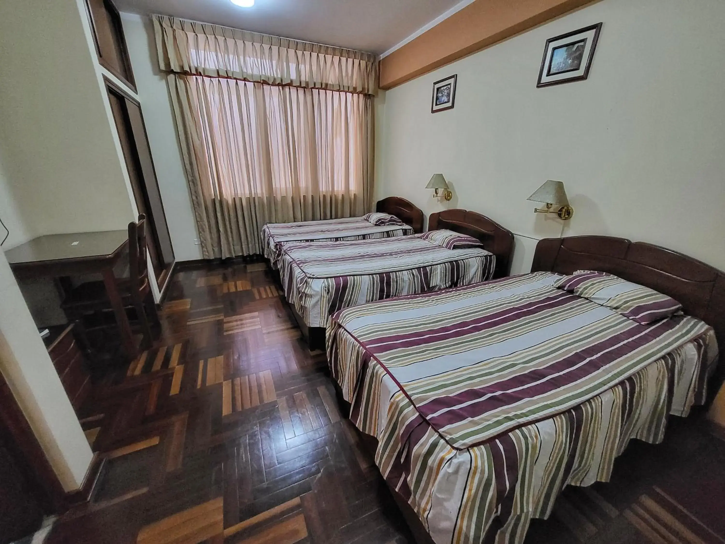 Triple Room in D'Cardenas Hotel Triple Room in D'Cardenas Hotel