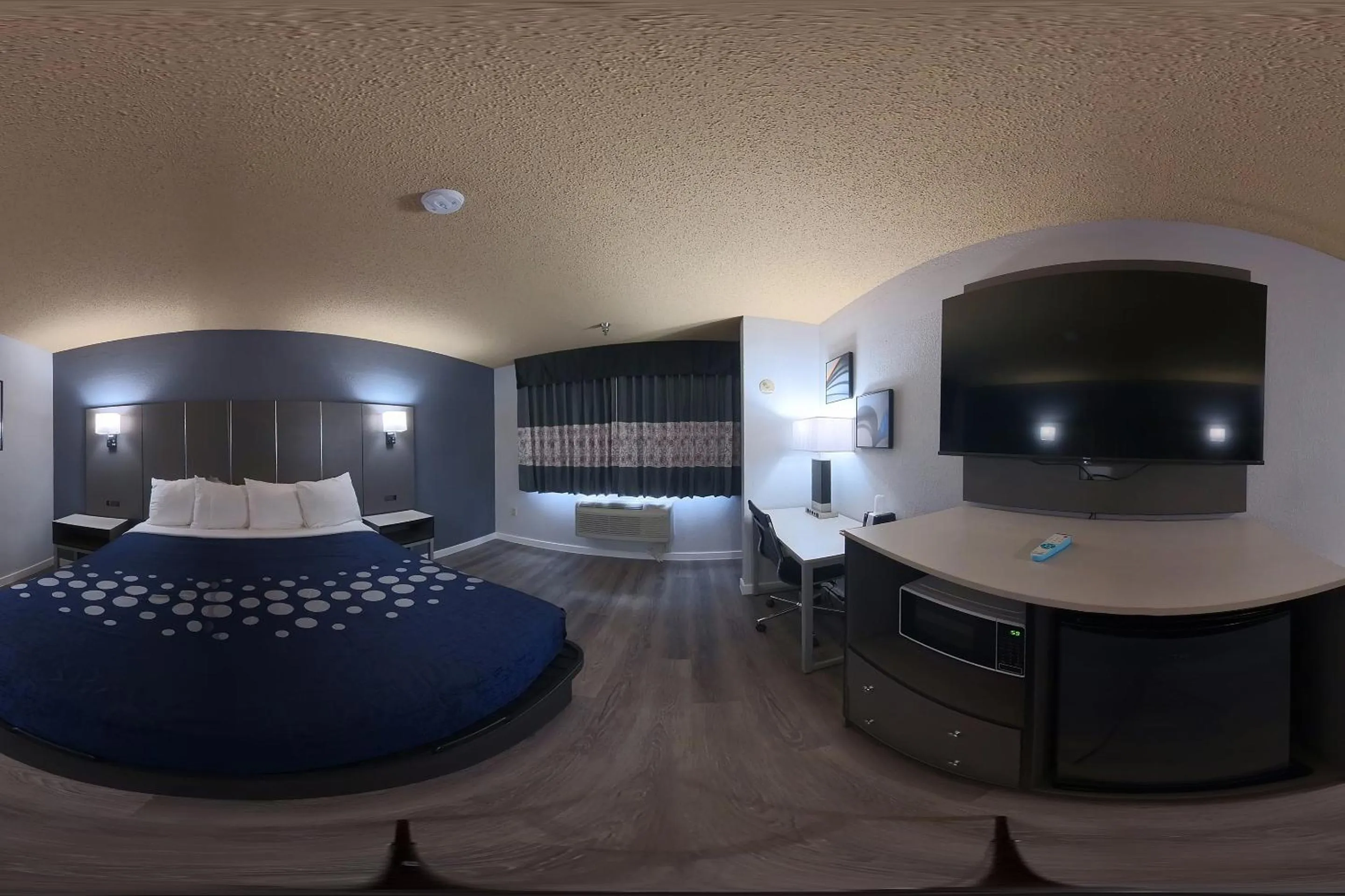 View (from property/room), Bed in Coratel Inn and Suites By Jasper Eagan ST Paul Airport & Mall of America