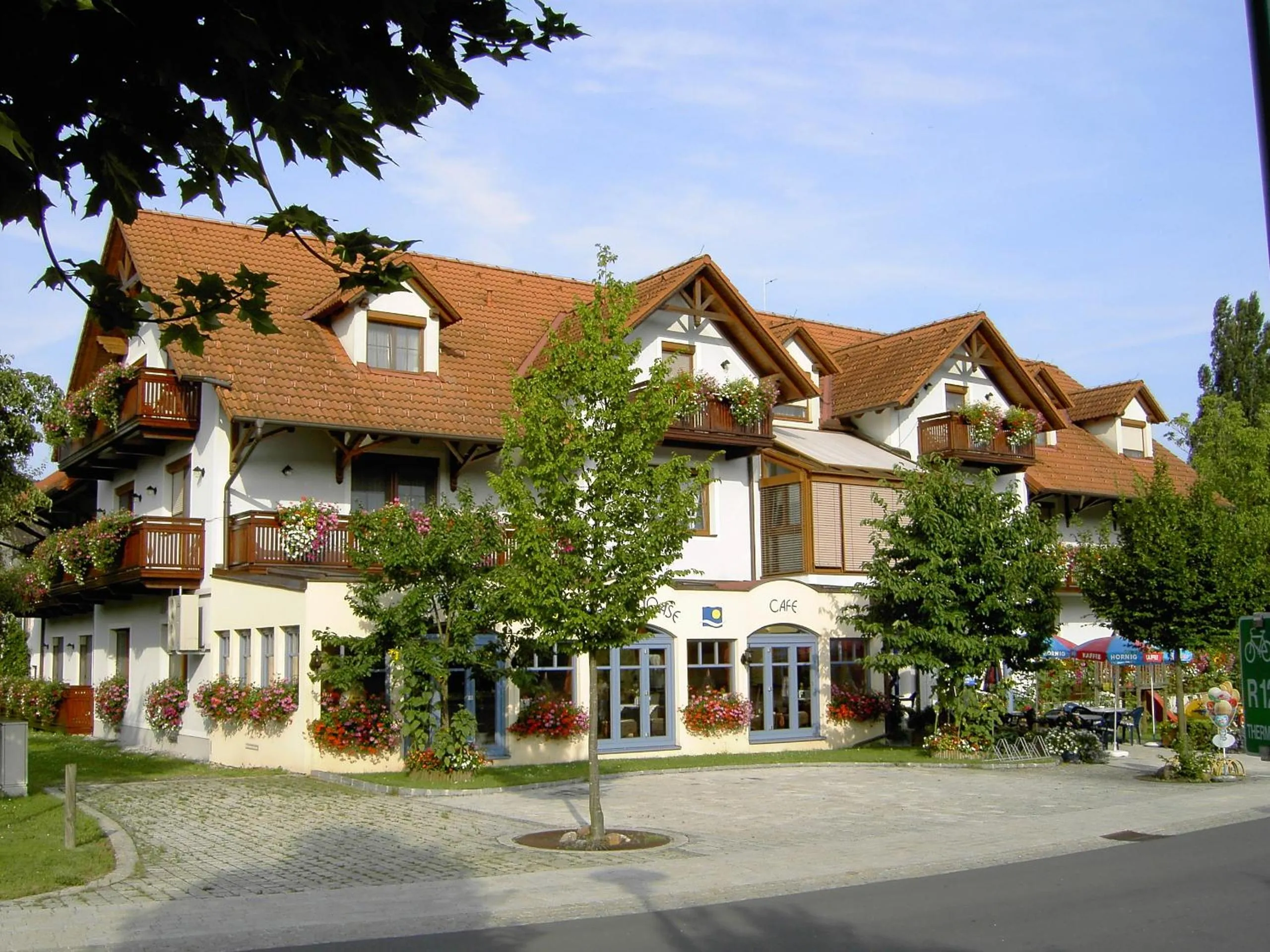 Facade/entrance in Hotel Garni Thermenoase