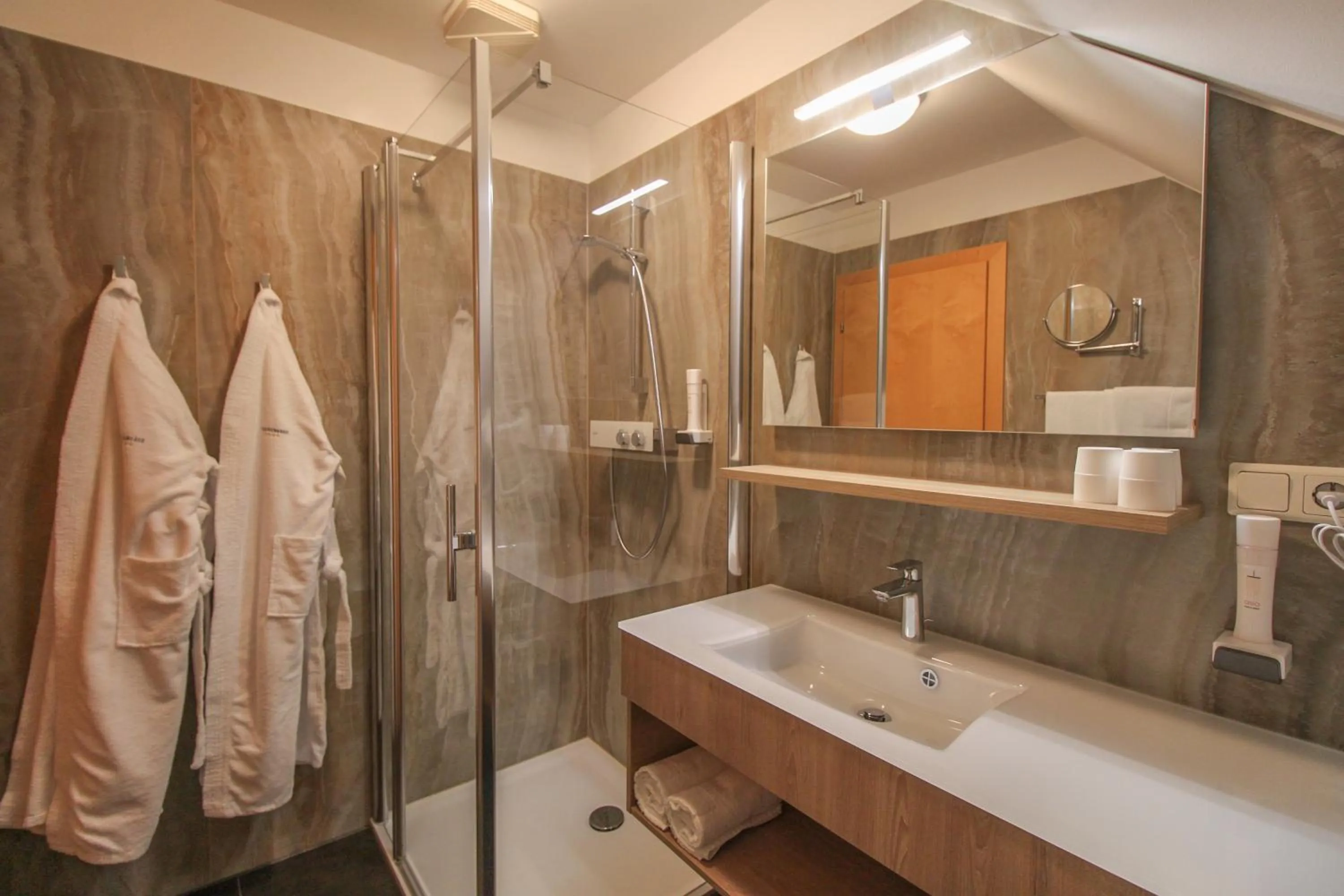 Bathroom in Hotel Garni Thermenoase