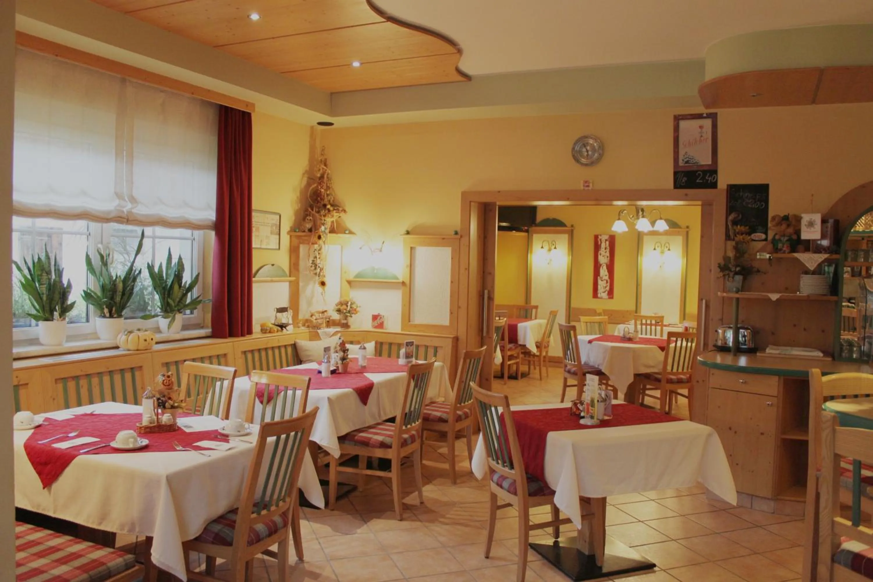 Restaurant/places to eat in Hotel Garni Thermenoase