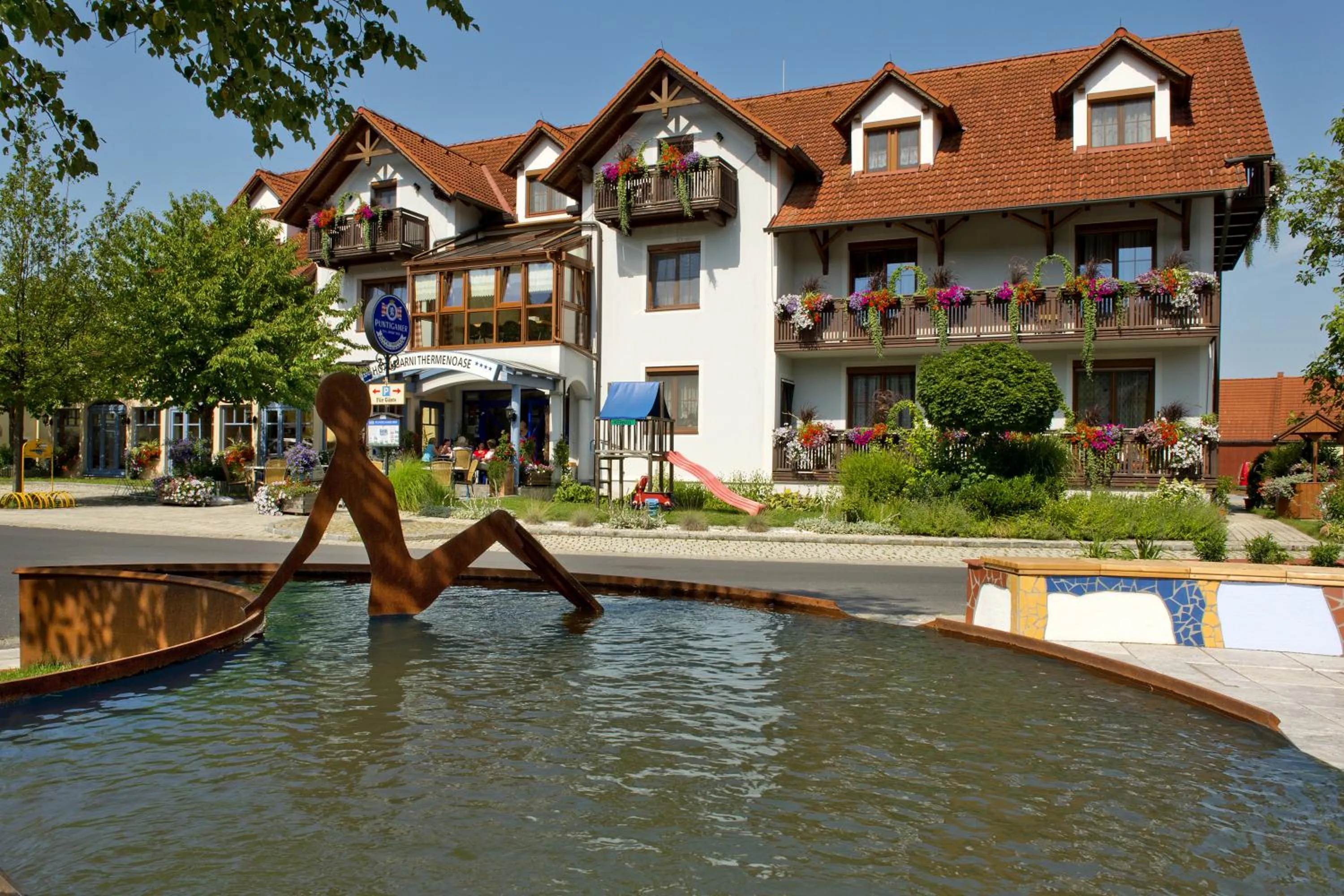 Facade/entrance in Hotel Garni Thermenoase