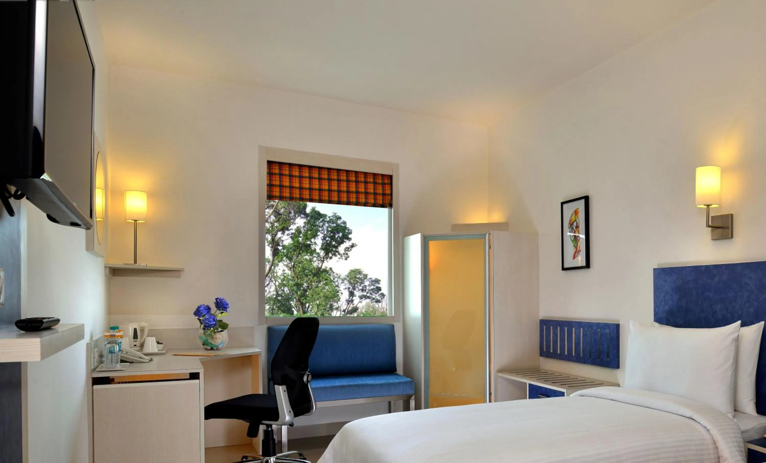 Bedroom in Red Fox by Lemon Tree Hotels, Bhiwadi