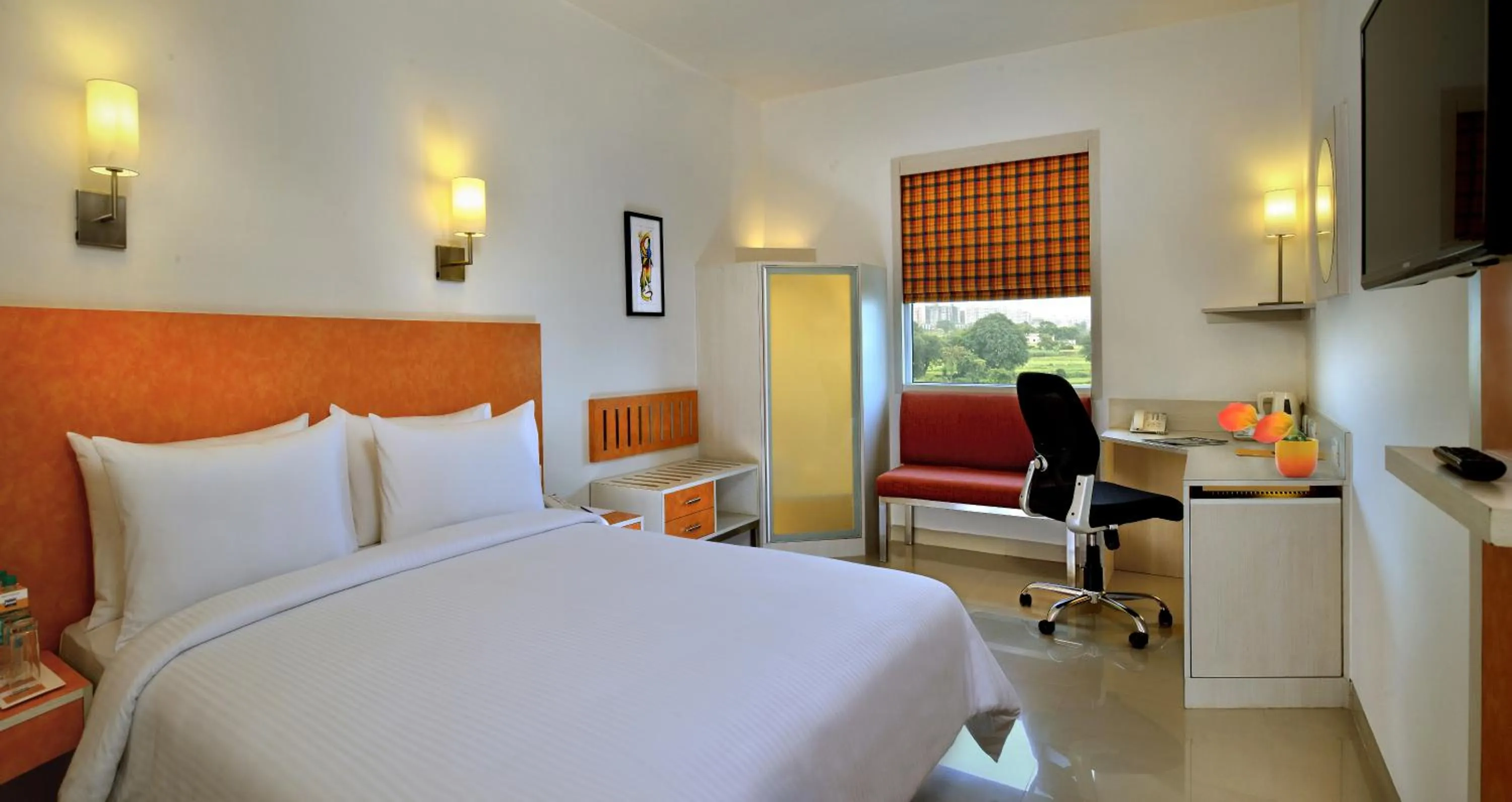Bedroom in Red Fox by Lemon Tree Hotels, Bhiwadi