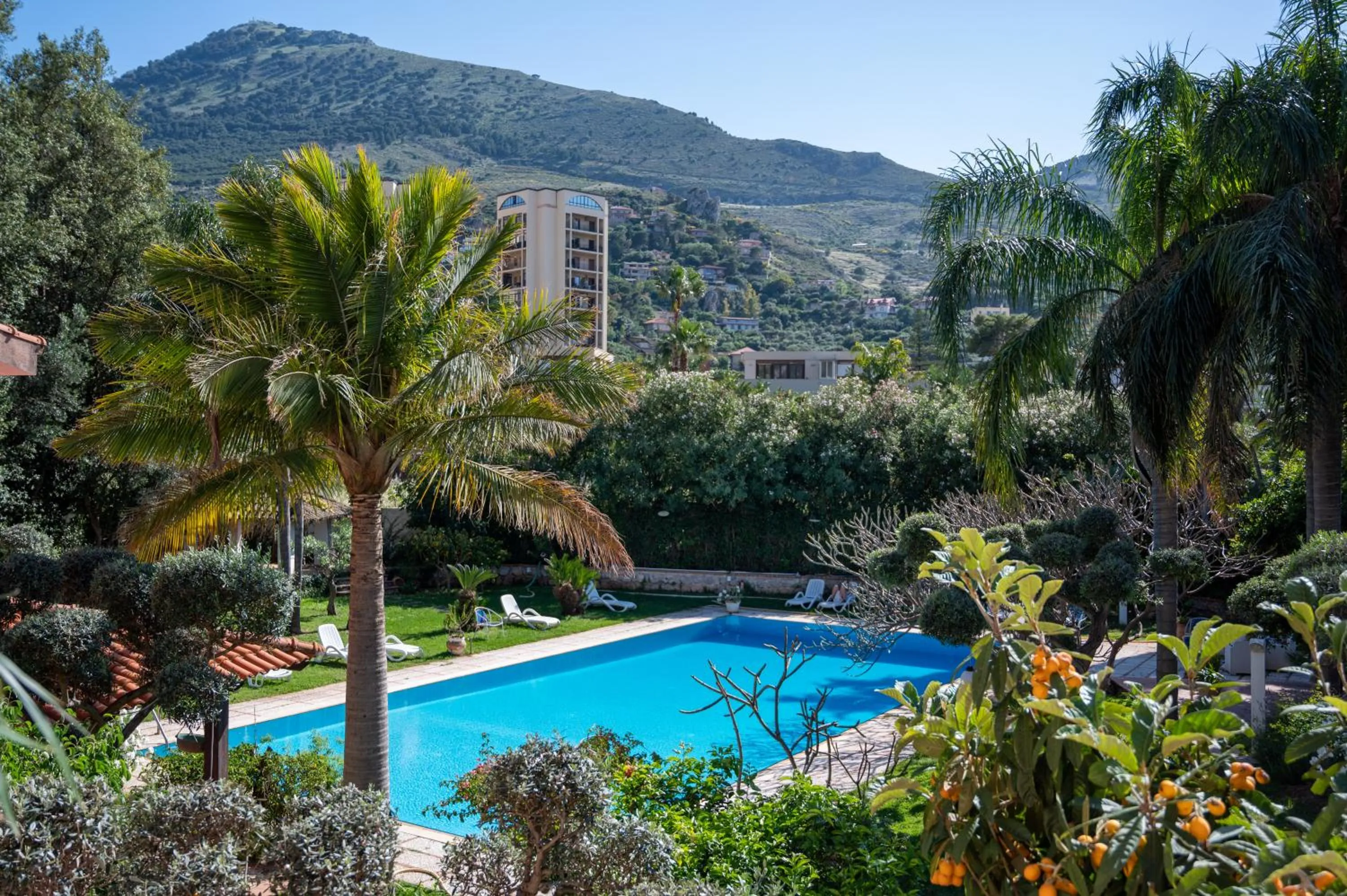 Swimming pool in Villa Megna - Green Paradise B&B