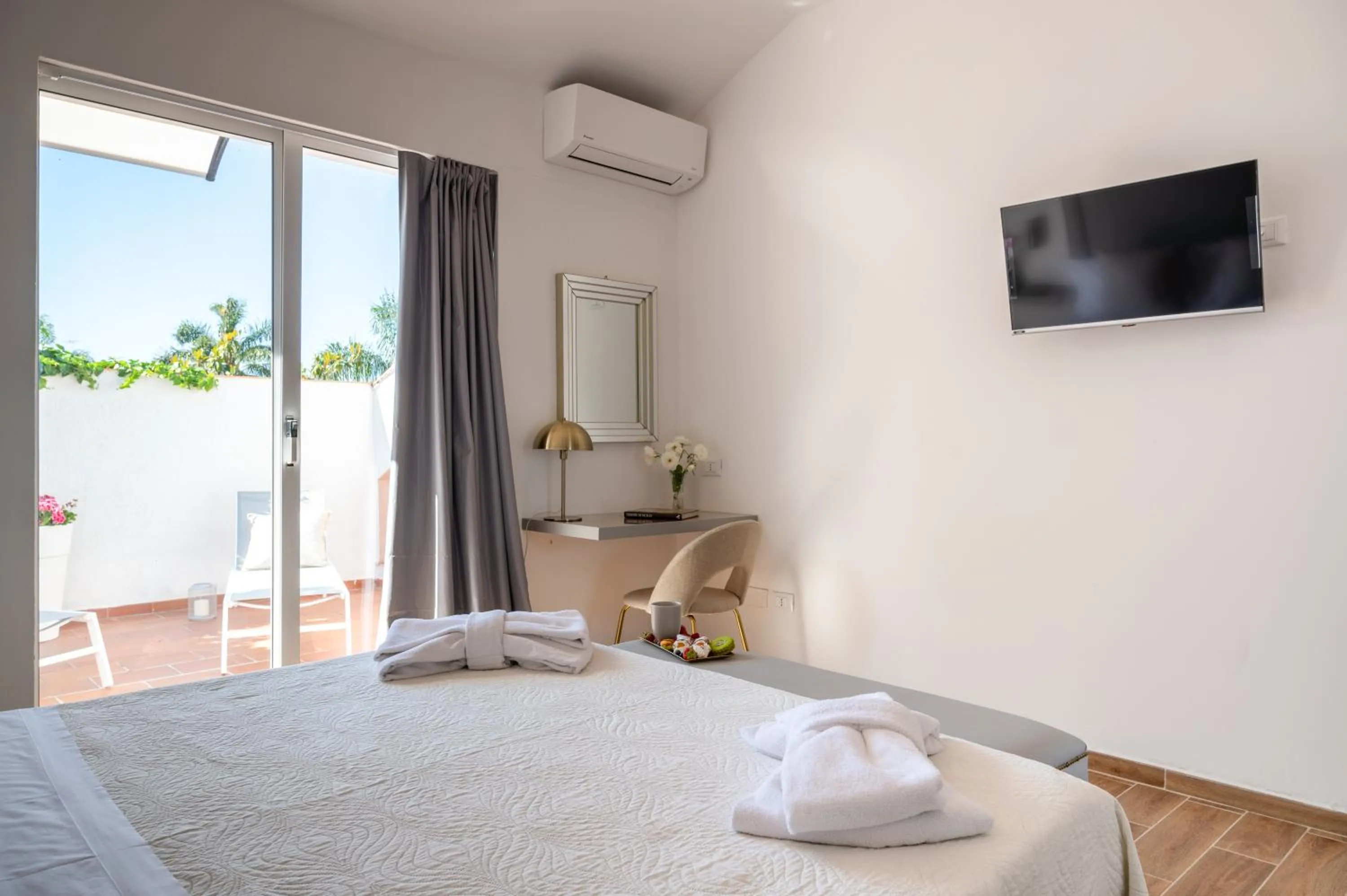 Bedroom, Bed in Villa Megna - Green Paradise B&B