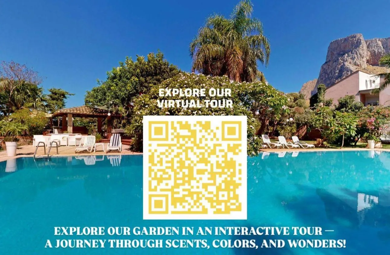 Swimming pool in Villa Megna - Green Paradise B&B