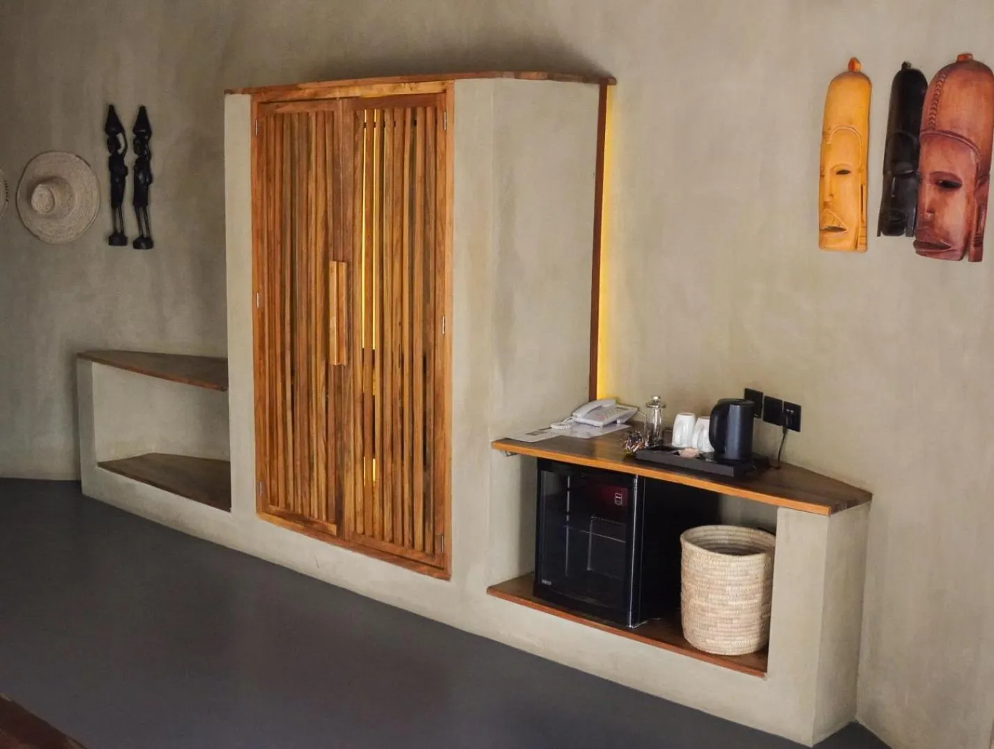 wardrobe in Suricata Boma Lodge